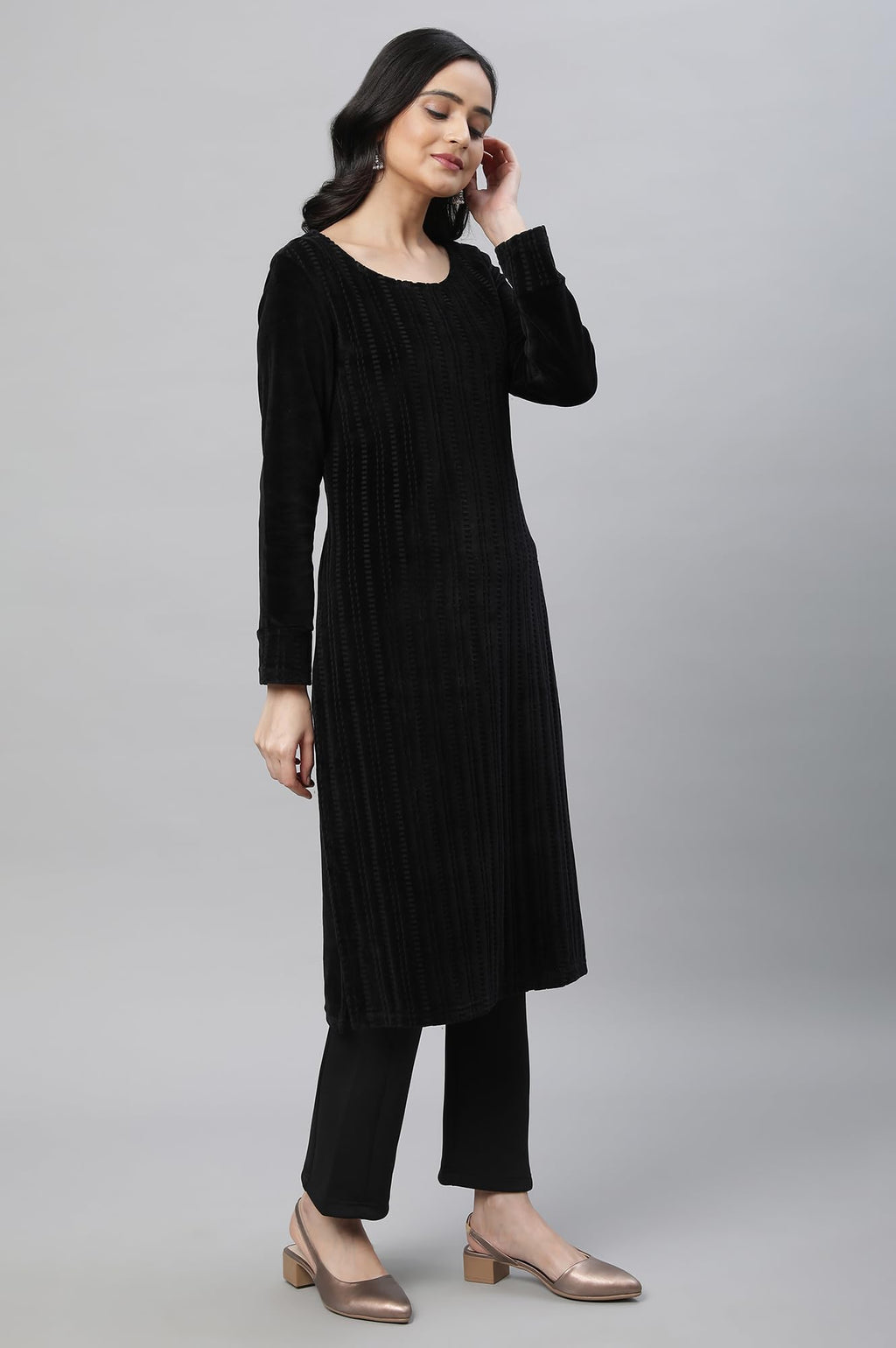 Aurelia Women Black Cotton Blend Geometric Yarn Dyed Straight Kurta