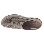 Easy Spirit Women's Dawn Clogs, Latte, 10 Wide