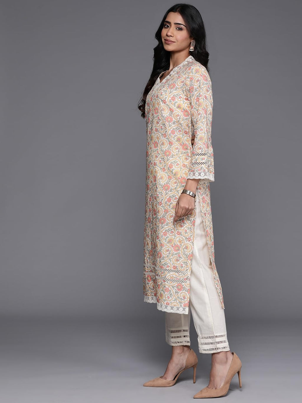 Varanga Women Off-White Floral Printed Straight Kurta
