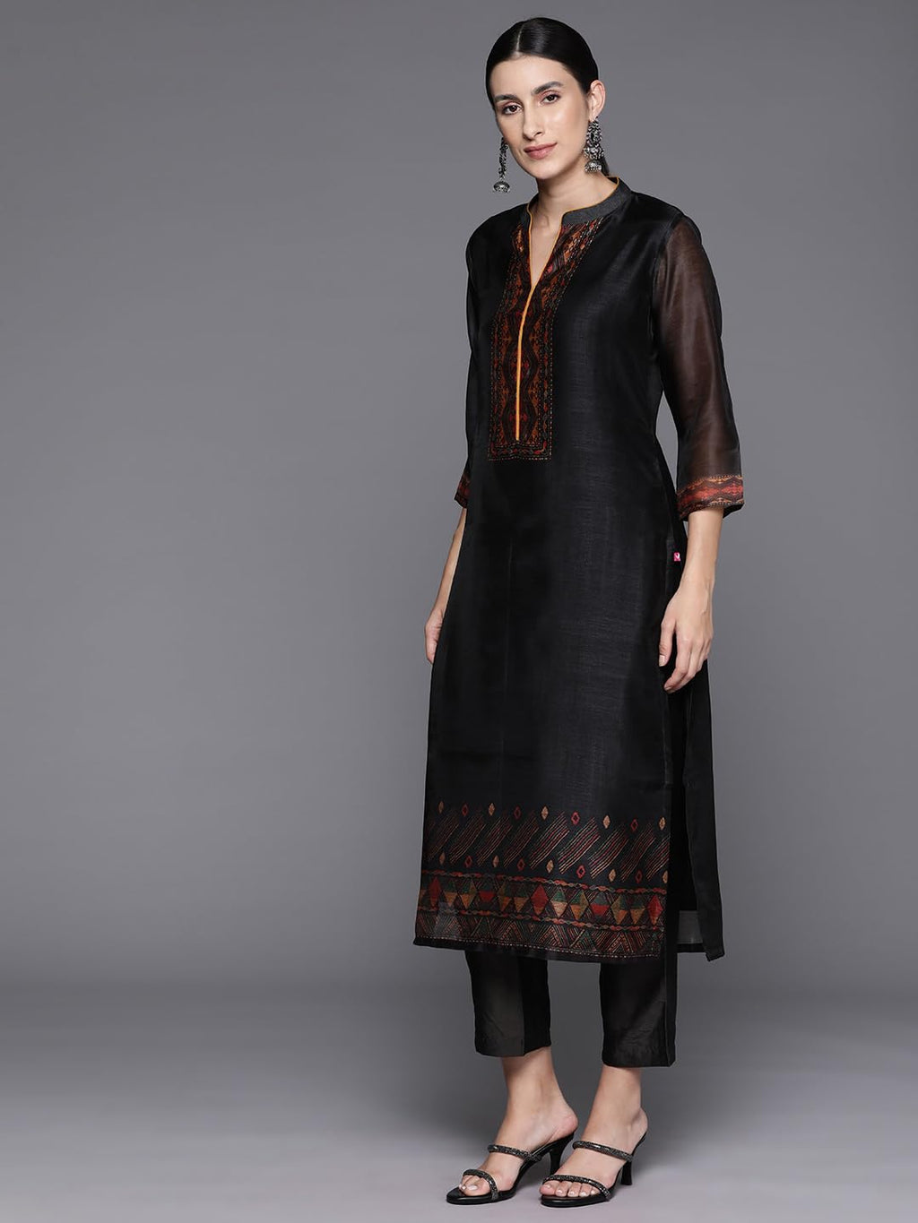 Varanga Women Black Printed Straight Kurta Paired With Solid Bottom And Printed Dupatta  Stylish Round Neck Kurta With Three-Qua