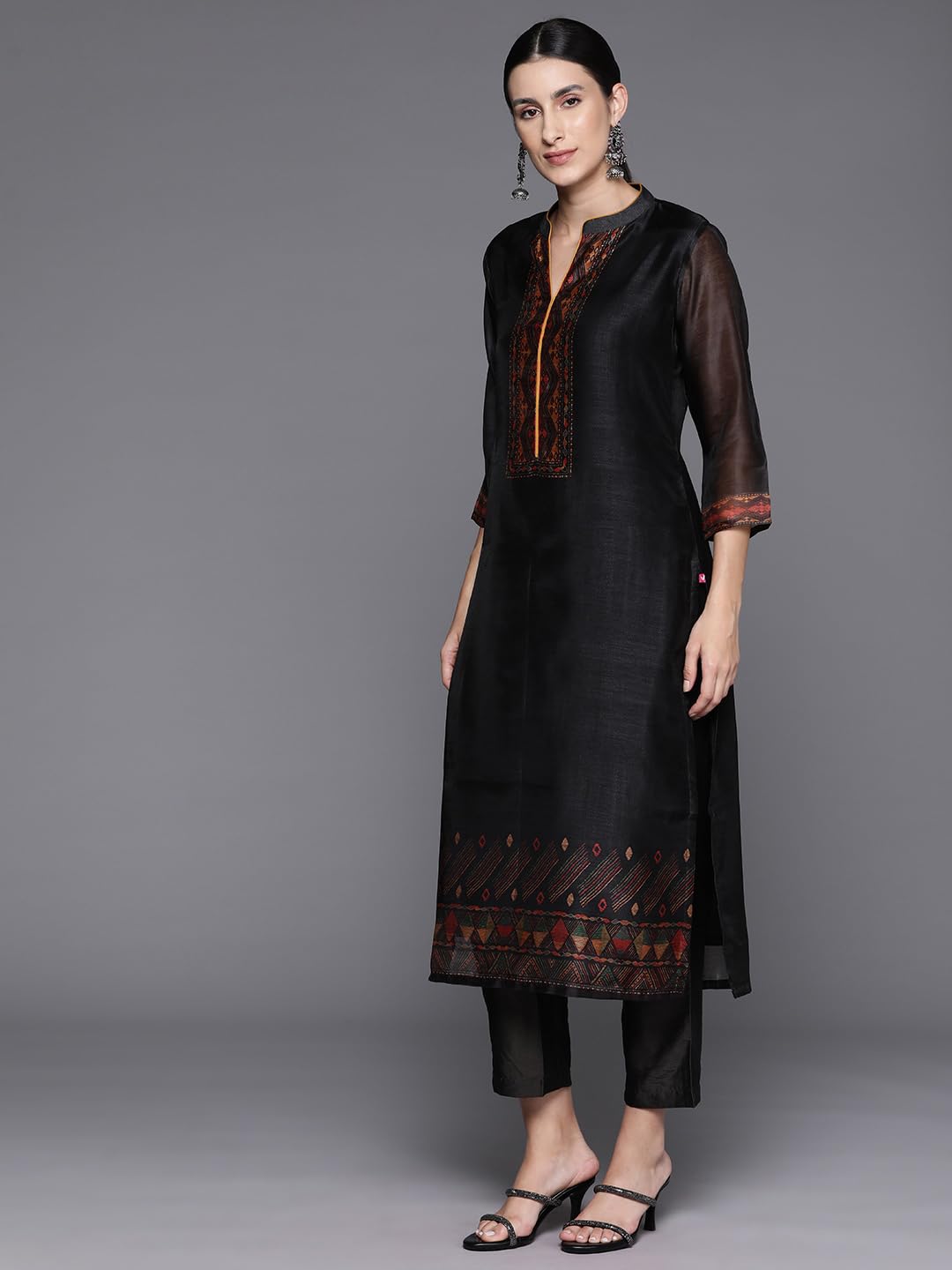 Varanga Women Black Printed Straight Kurta Paired With Solid Bottom And Printed Dupatta  Stylish Round Neck Kurta With Three-Qua