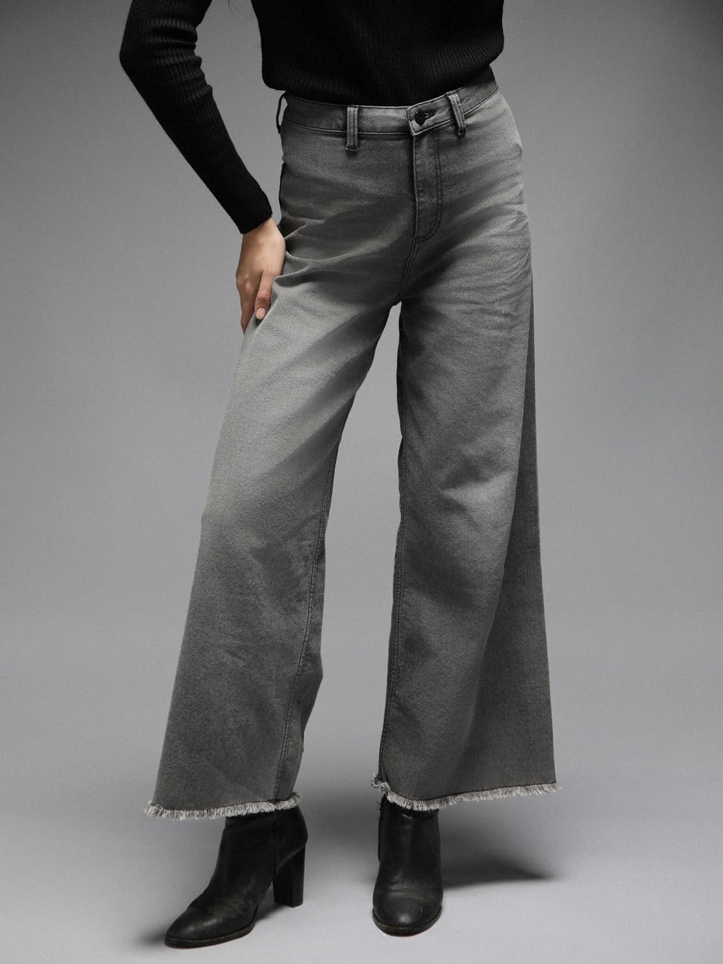 High Star Women Straight Fit High-Rise Clean Look Heavy Fade Stretchable Jeans