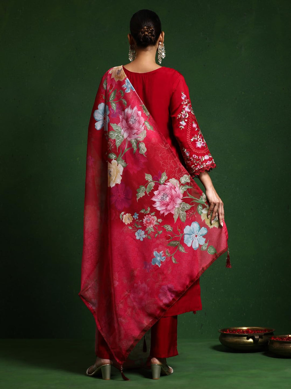 Varanga Women Floral Heavy Thread Embroidered Schffili Hem Kurta With Trouser & Dupatta