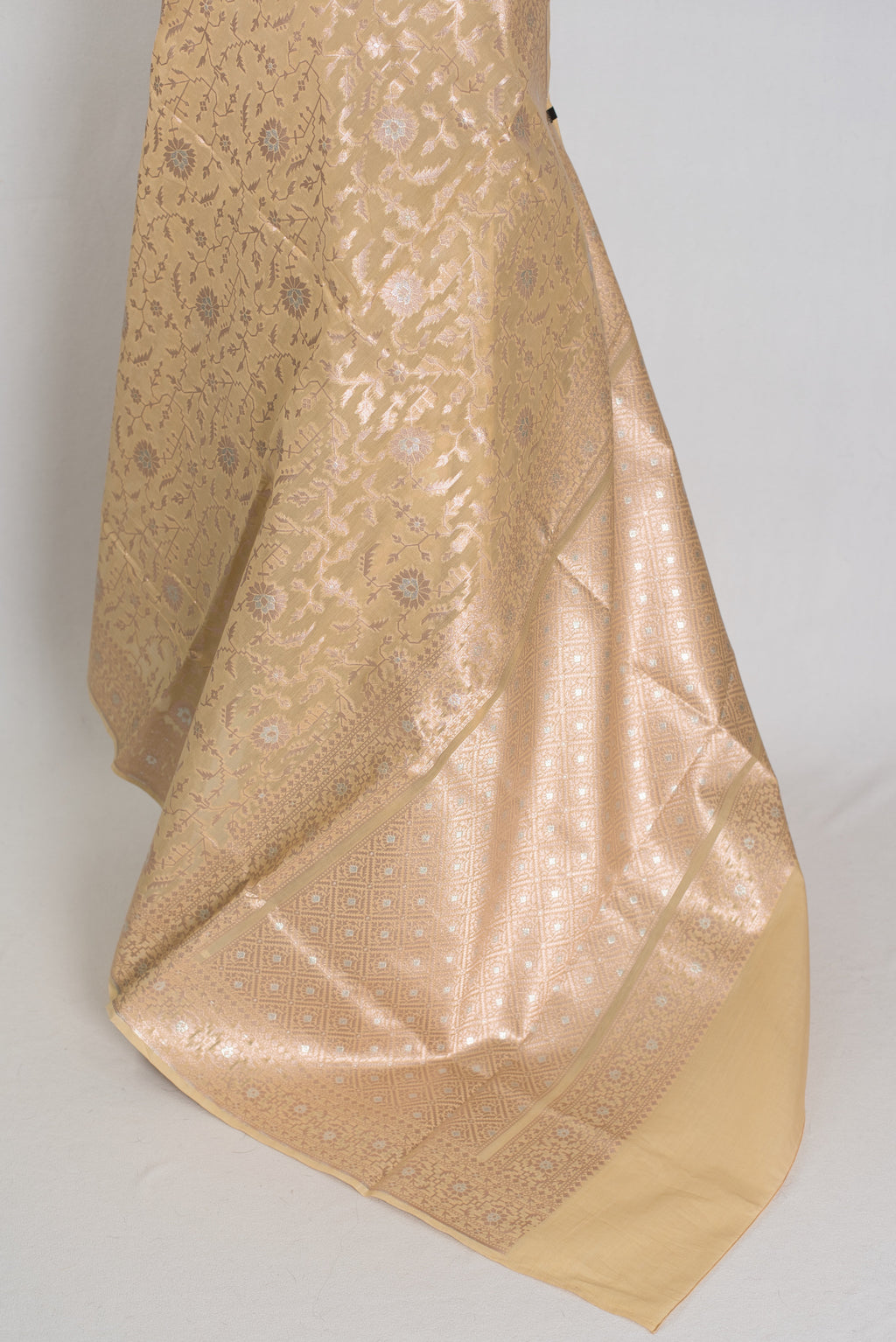 Gracy: Beige & Gold Jamdani Banarasi Saree | Bengali-Varanasi Fusion