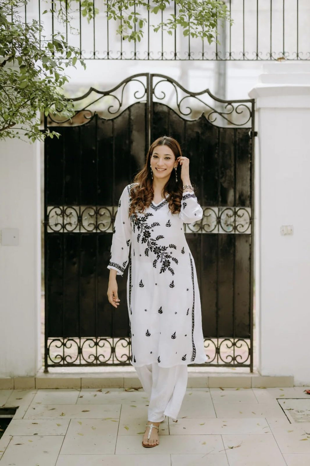 ANNI DESIGNER Womens Cotton Blend Chikankari Embroidered Straight Kurta (Lada White-NW_XL_White_X-Large)