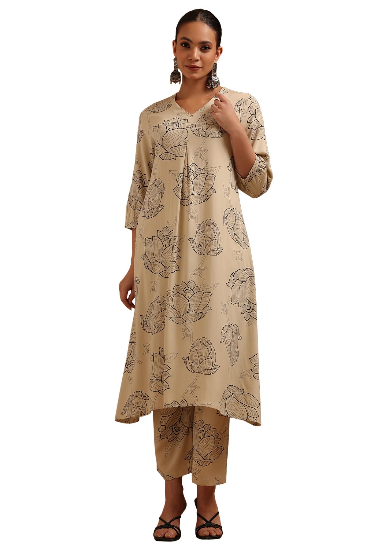 Soch Women Pattern: Floral Fabric: Rayon Closure: Slip On Package Contains: Kurta Pant