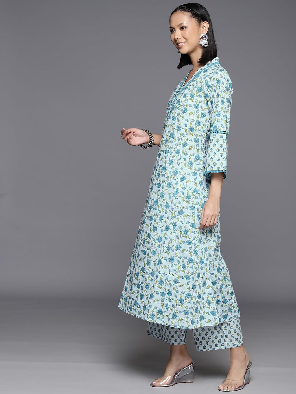 Varanga Women V Neck Collar Kurta Paired With Tonal Dupatta And Tonal Bottom.