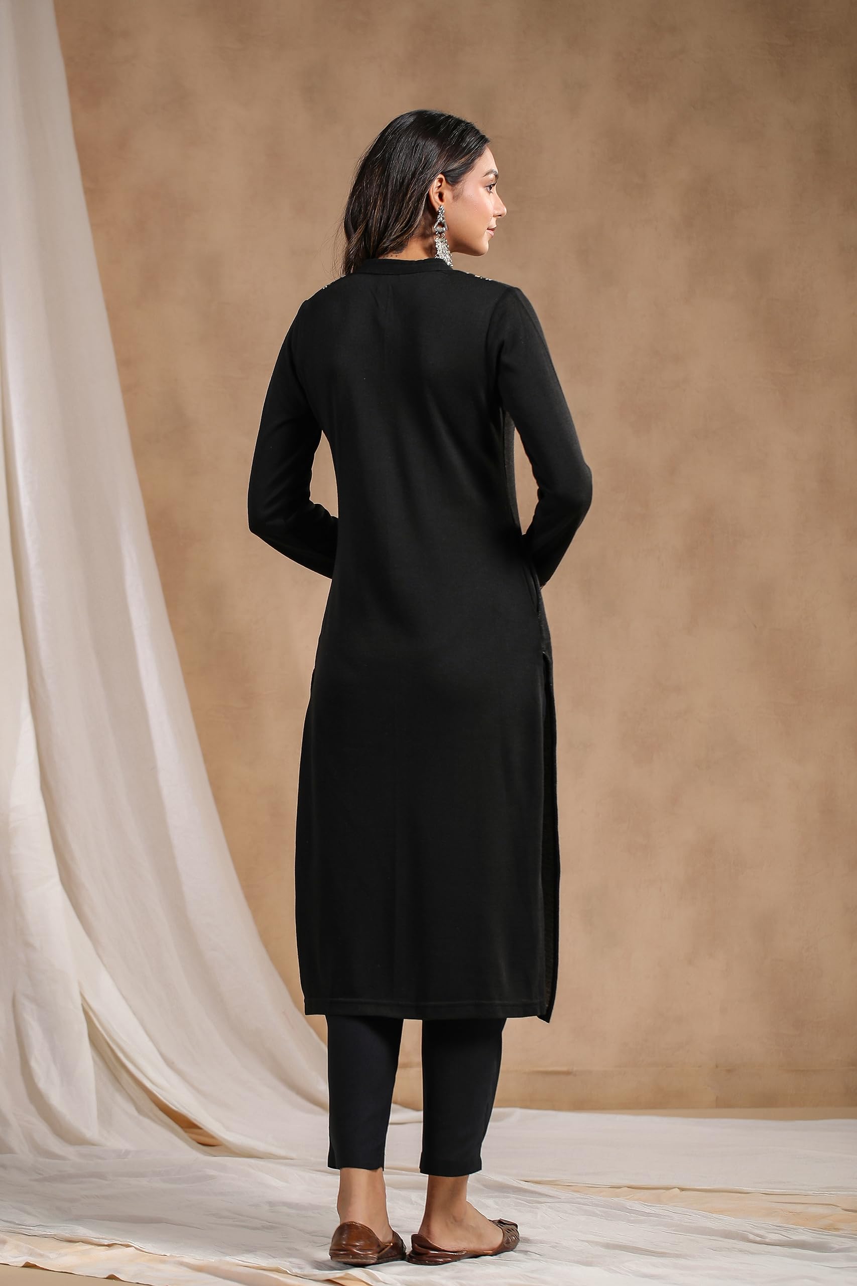 ishin Womens Black Jacquard Style Ethnic Motifs Straight Winterwear Kurta