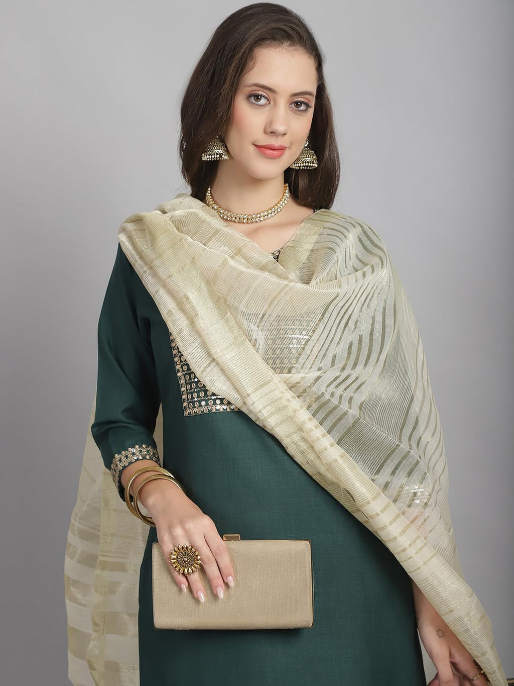 Klosia Women Embroidery Kurta And Pant Set