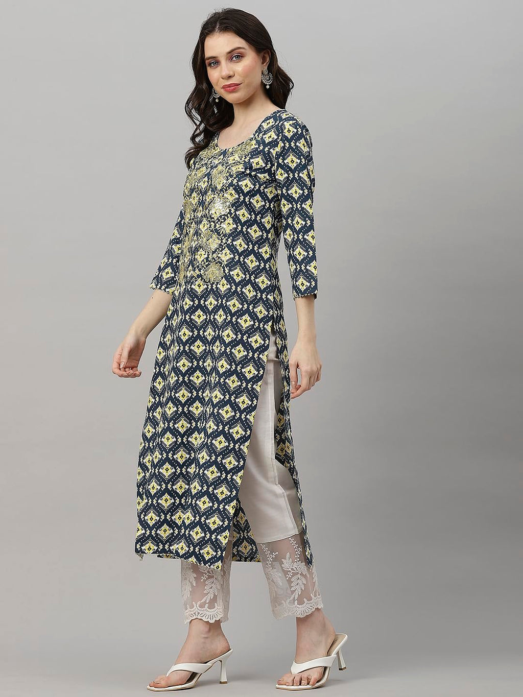 Gosriki Women'S Cotton Blend Printed & Embroidered Straight Kurta