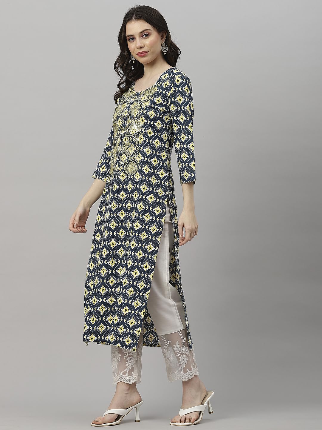 Gosriki Women'S Cotton Blend Printed & Embroidered Straight Kurta
