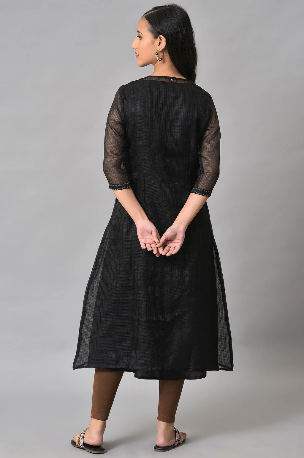 W For Woman Inner Kurta & Outer Jacket