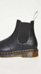 Dr. Martens Men's 2976 Felix Rub Off Chelsea Boot, black, 7 Men/8 Women US