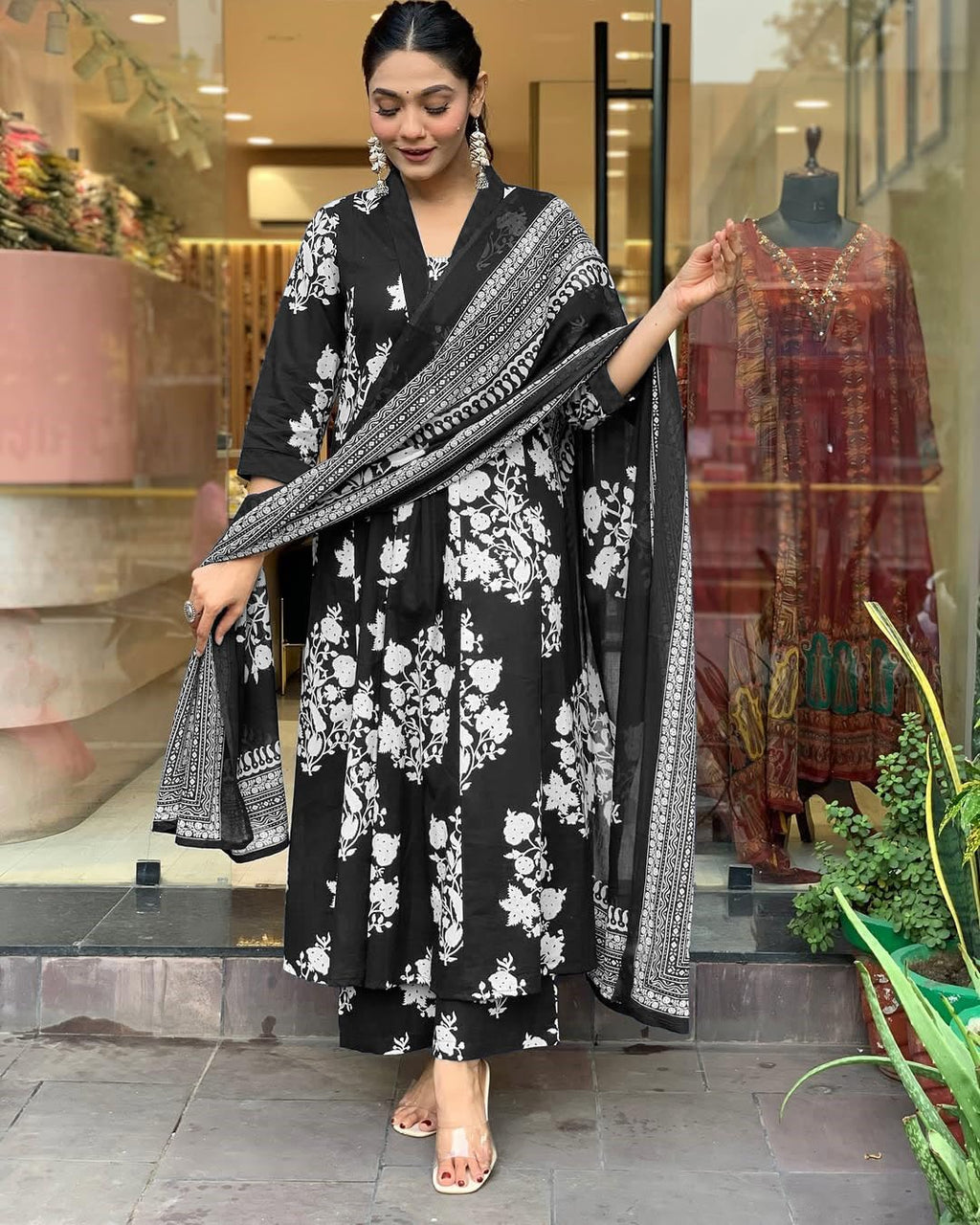 ANNI DESIGNER Women s Anarkali Viscose Kurta with Trousers and Dupatta, Black, 2XL