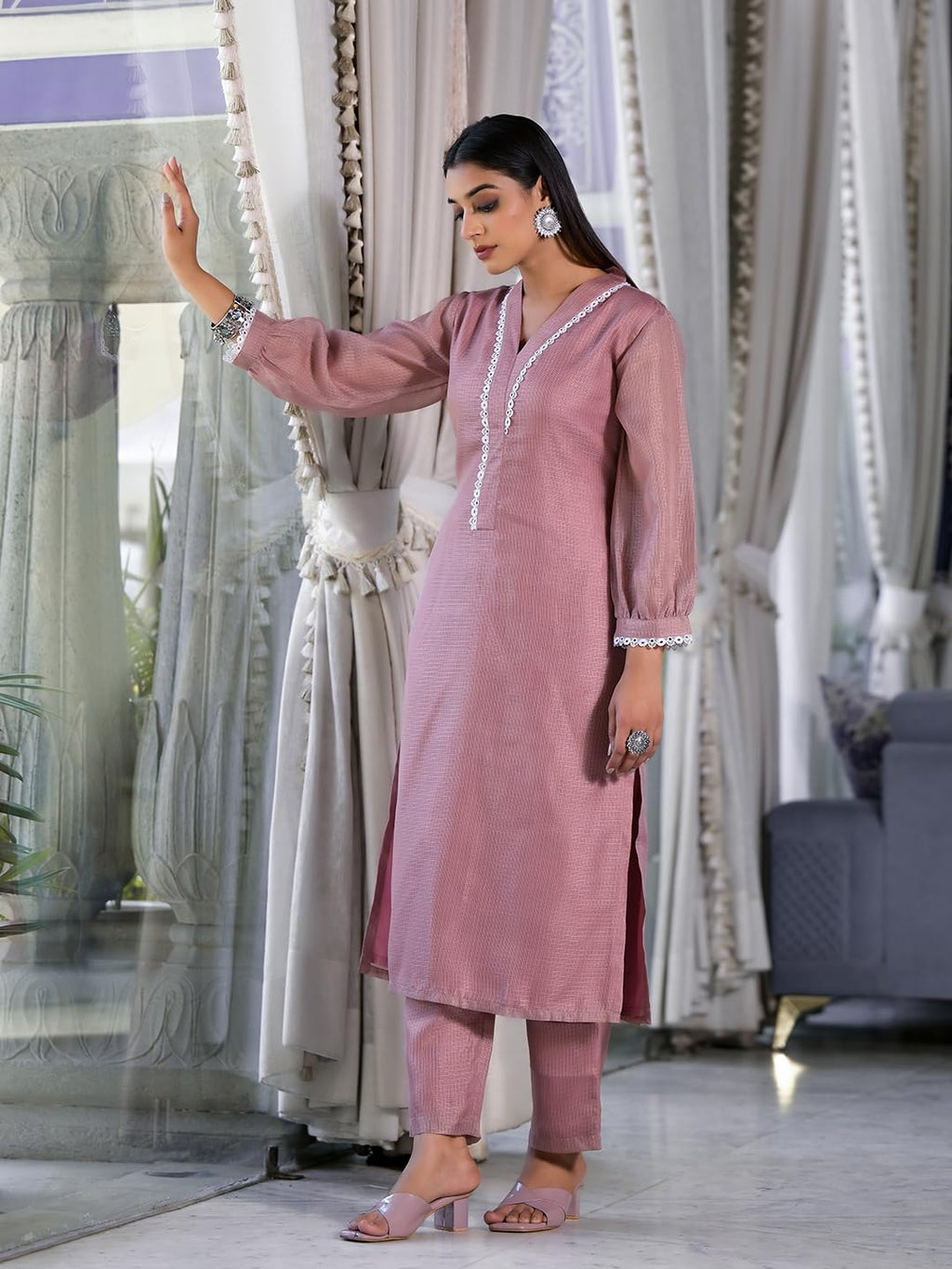 Varanga Women Mauve Kota Check V-Neck, Long Sleeve Straight Kurta, Paired With Tonal Bottom.
