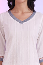 Aurelia Women'S White Solid Cotton Blend Straight Kurta