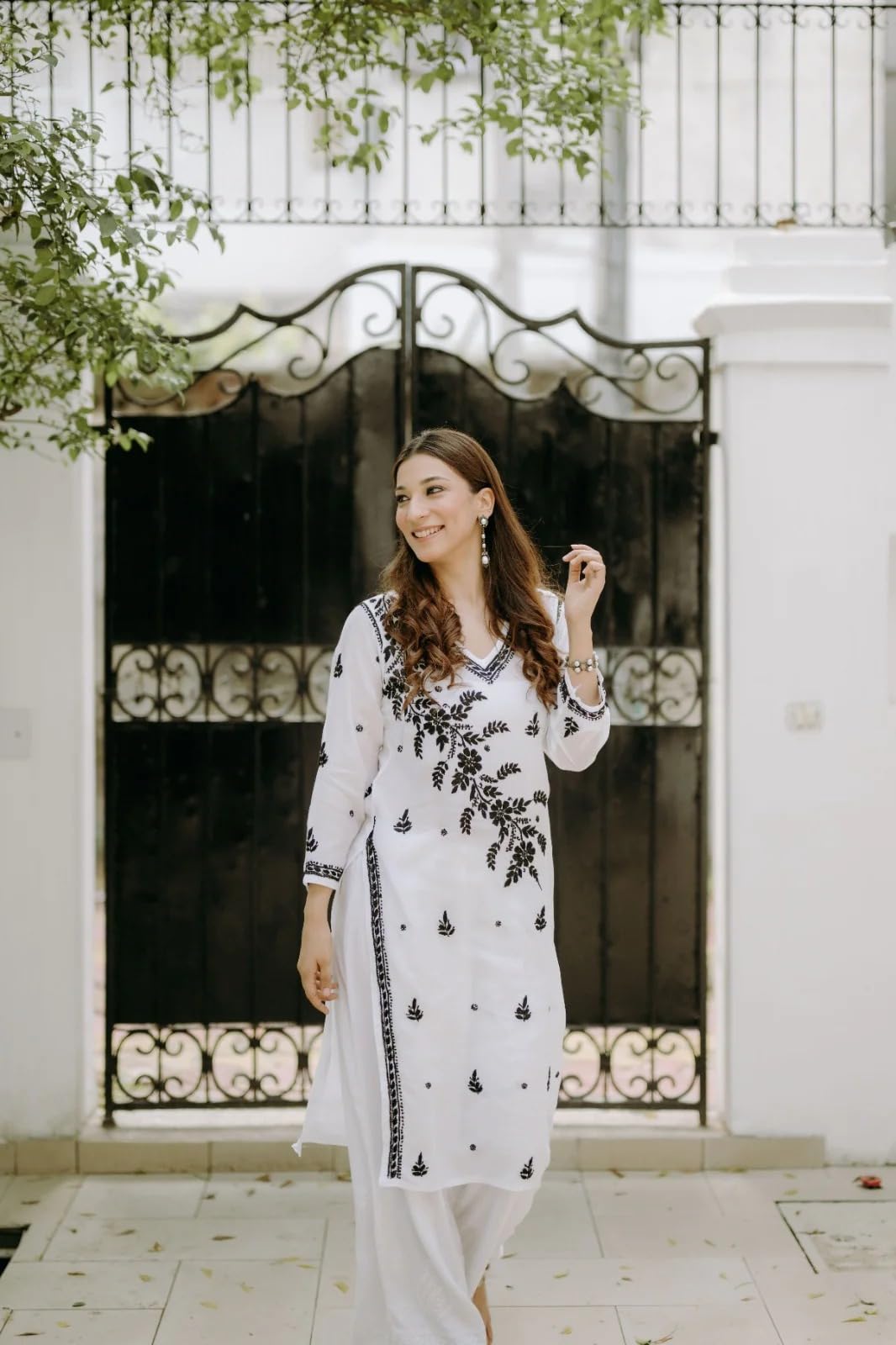 ANNI DESIGNER Womens Cotton Blend Chikankari Embroidered Straight Kurta (Vox White_XL_White_X-Large)