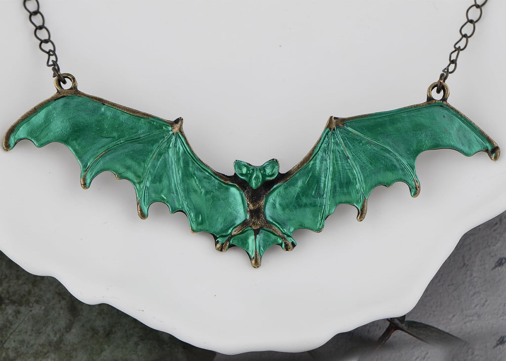 Alilang Gothic Bat Necklace Choker Flying Bat Pendant Necklace Halloween for Women, Green