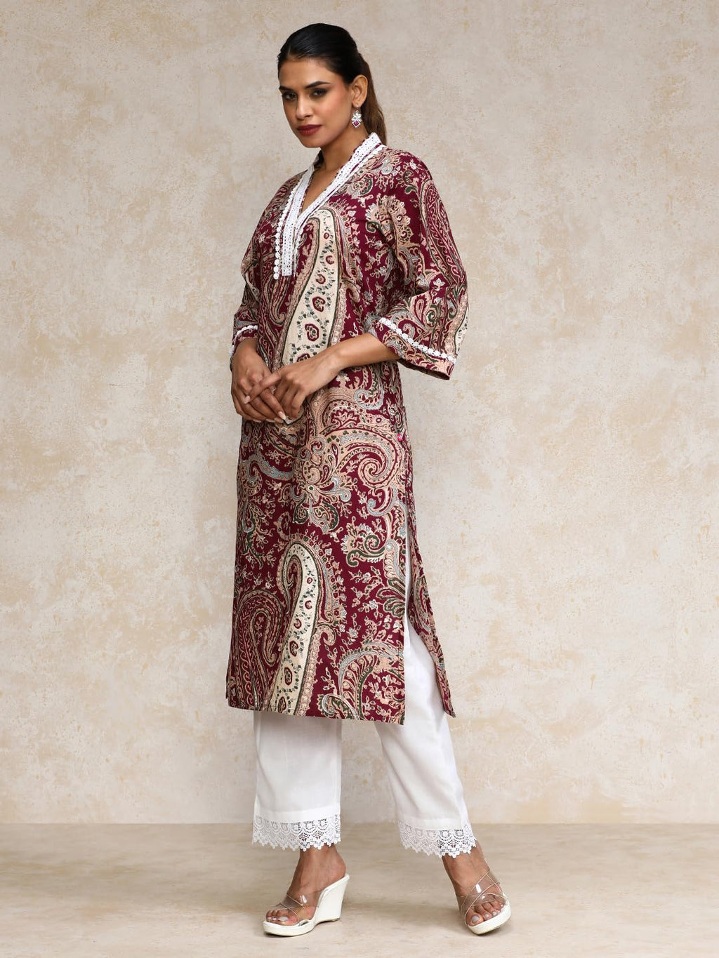 Varanga Women Paisley Printed Three Quarter Sleeve Kurta