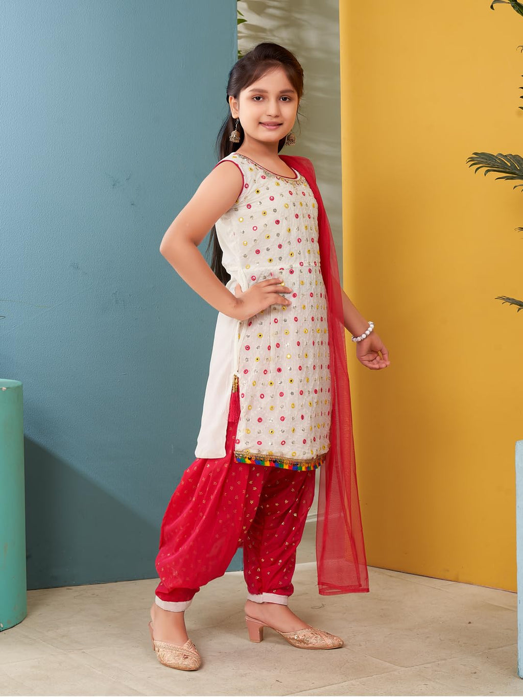 Aarika Girls Ethnic Wear White Colour Thread Mirror Embroidery With Lace Border Georgette Kurti Patiala Set (4-10 Years)