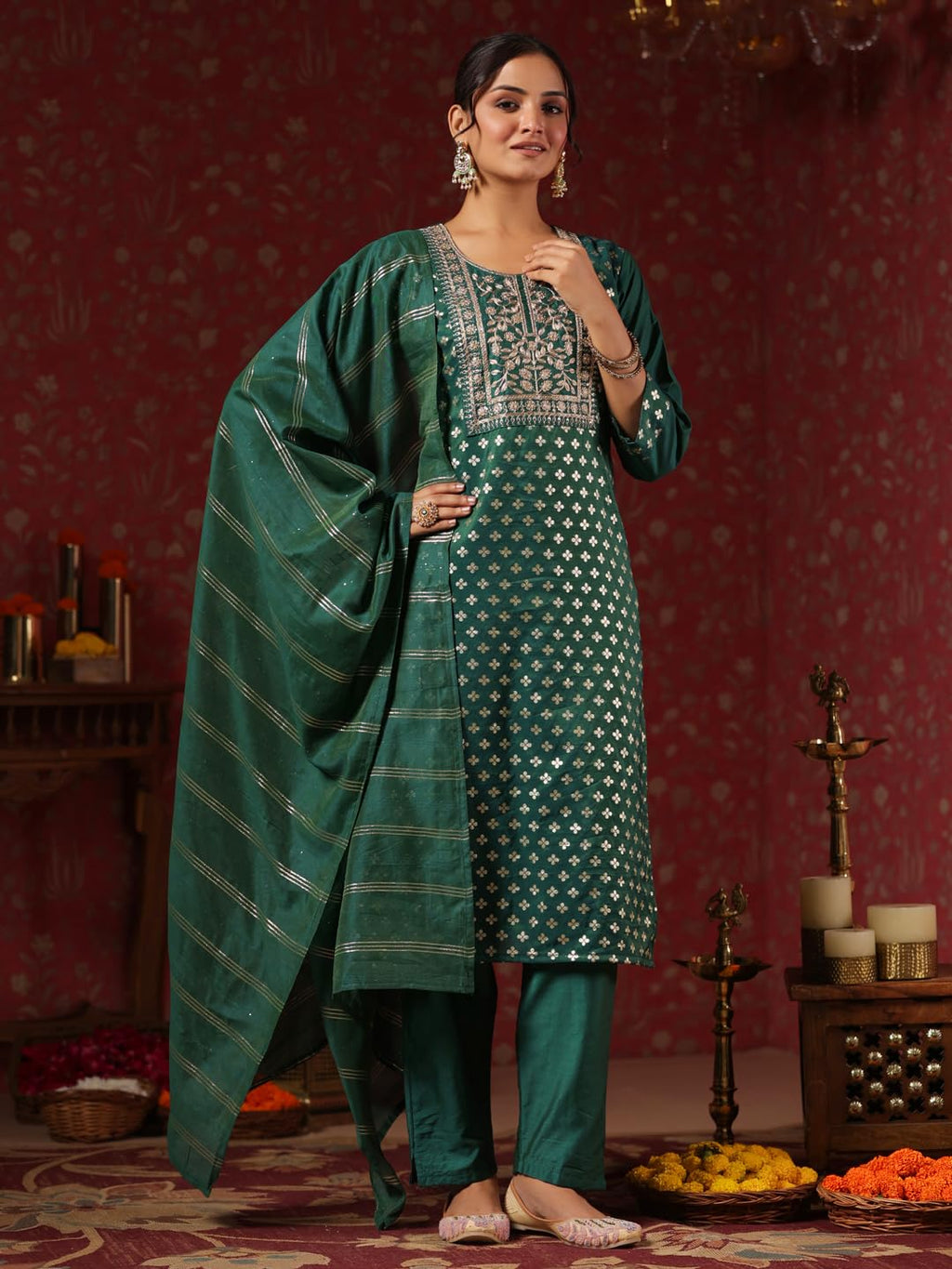 Ishin Women'S Viscose Rayon Foil Print Green Straight Kurta Suit Set With Trousers & Dupatta