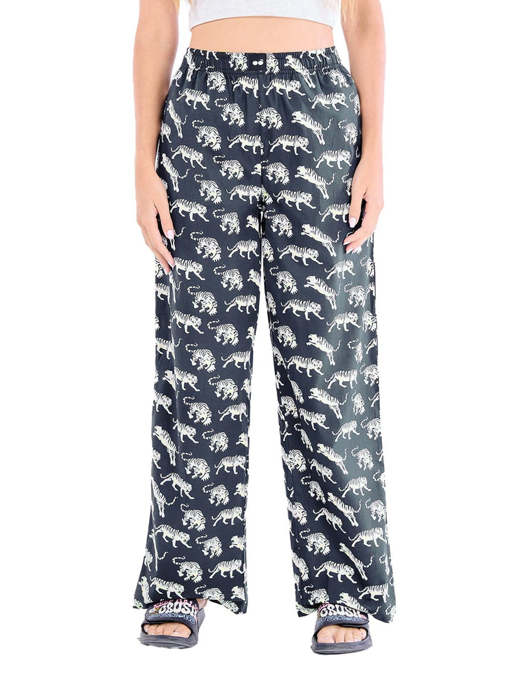 Bewakoof Womens All Over Printed Regular Fit Cotton Poplin Wide Leg Pyjamas_644706_Blue_L