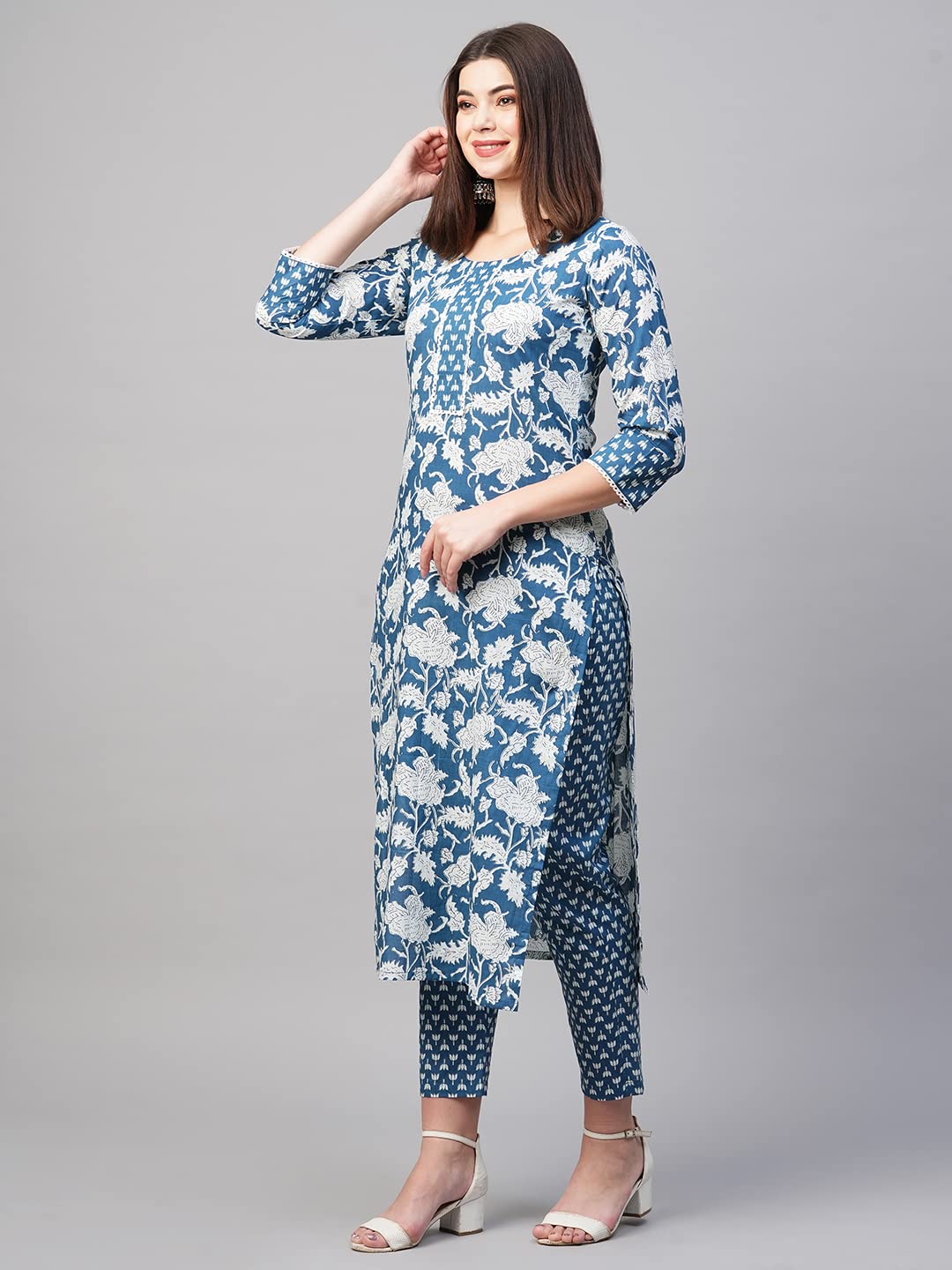 ANNI DESIGNER Womens Cotton Blend Printed Straight Kurta with Pant (Pustak Blue-GNw_M_White/Blue_Medium)