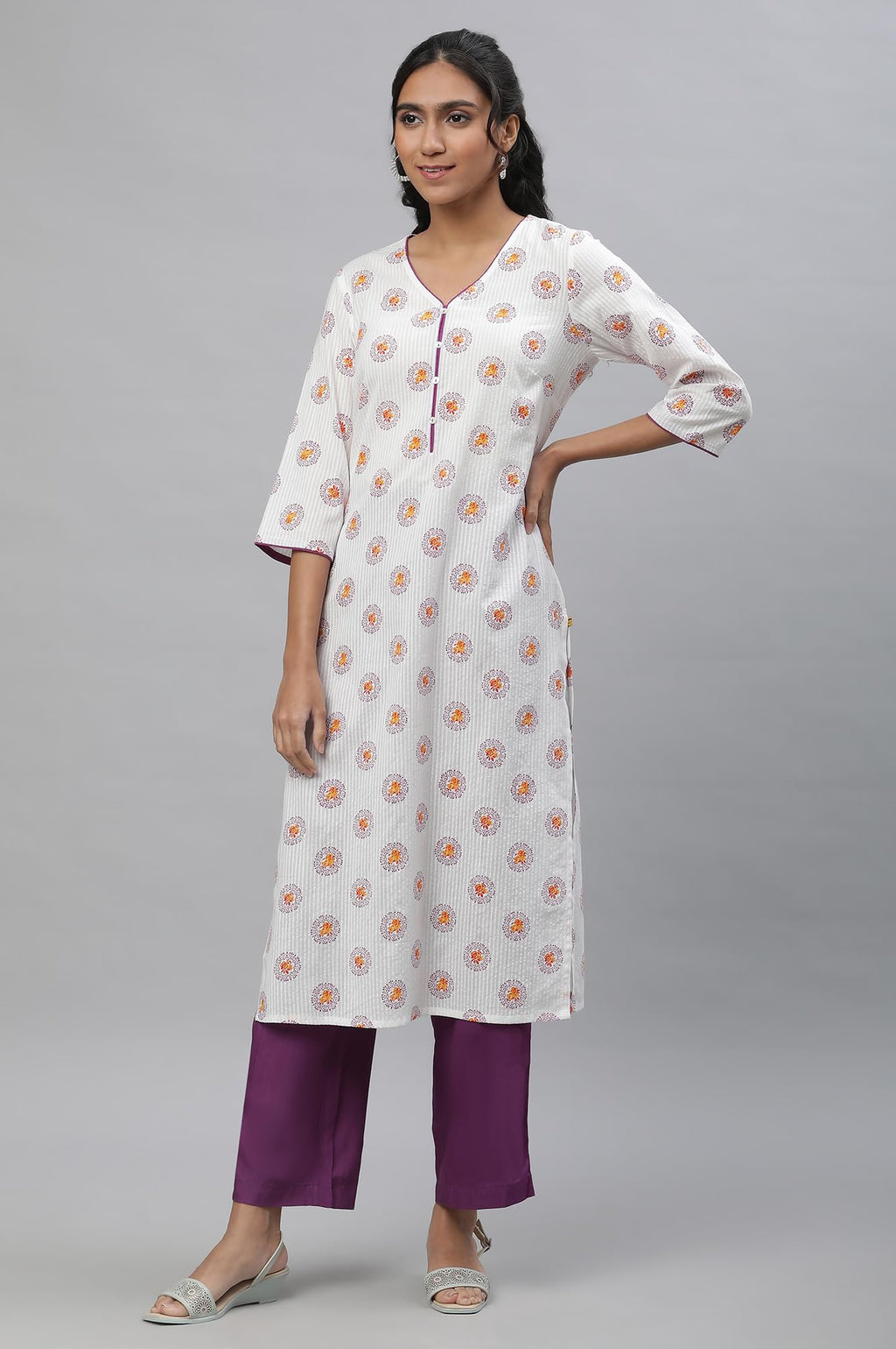 Aurelia Women'S White Floral Printed Pure Cotton Straight Kurta