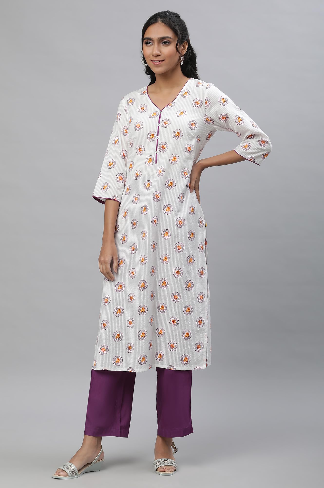 Aurelia Women'S White Floral Printed Pure Cotton Straight Kurta