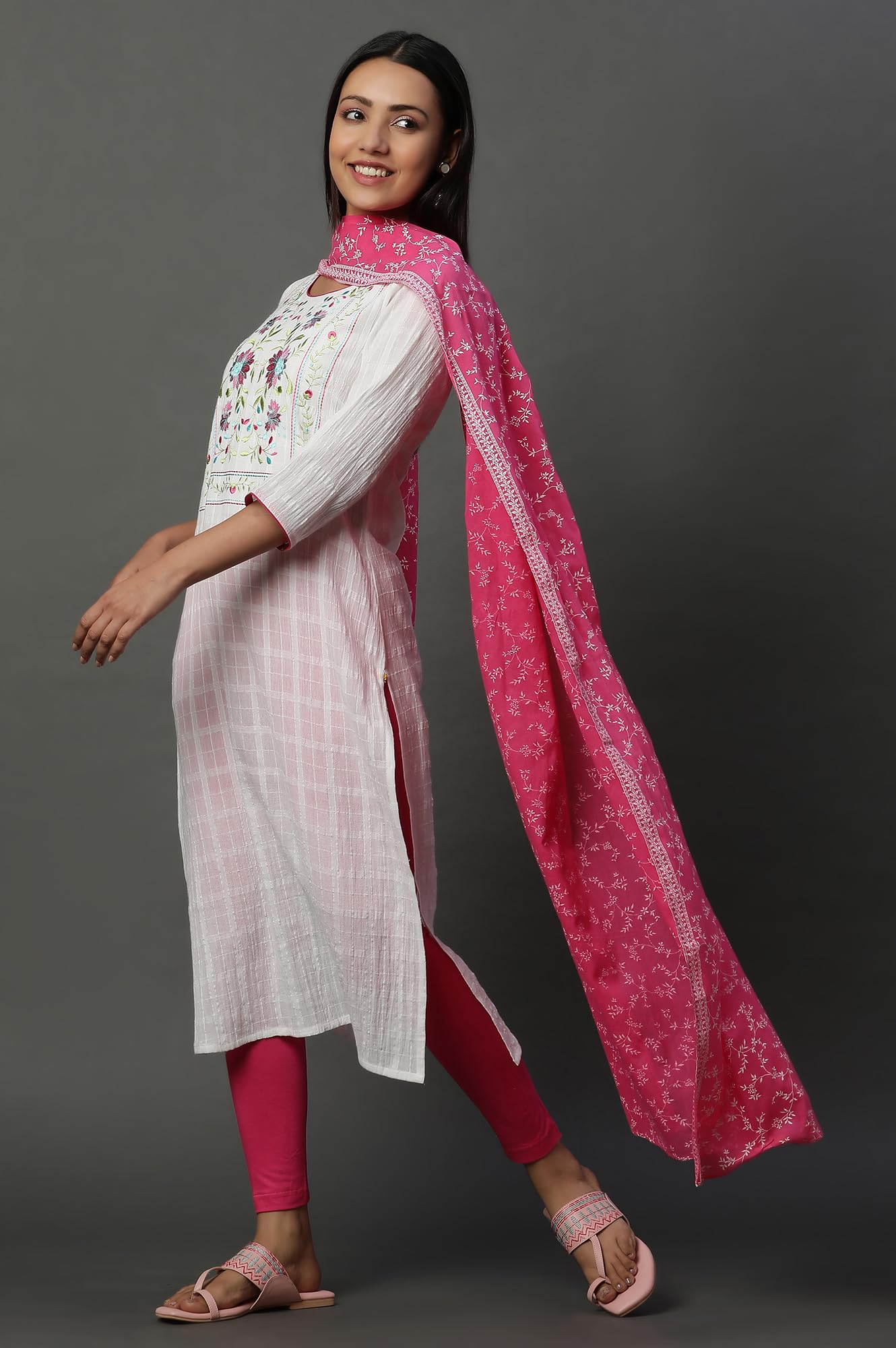 Aurelia Women Floral Print Dupatta