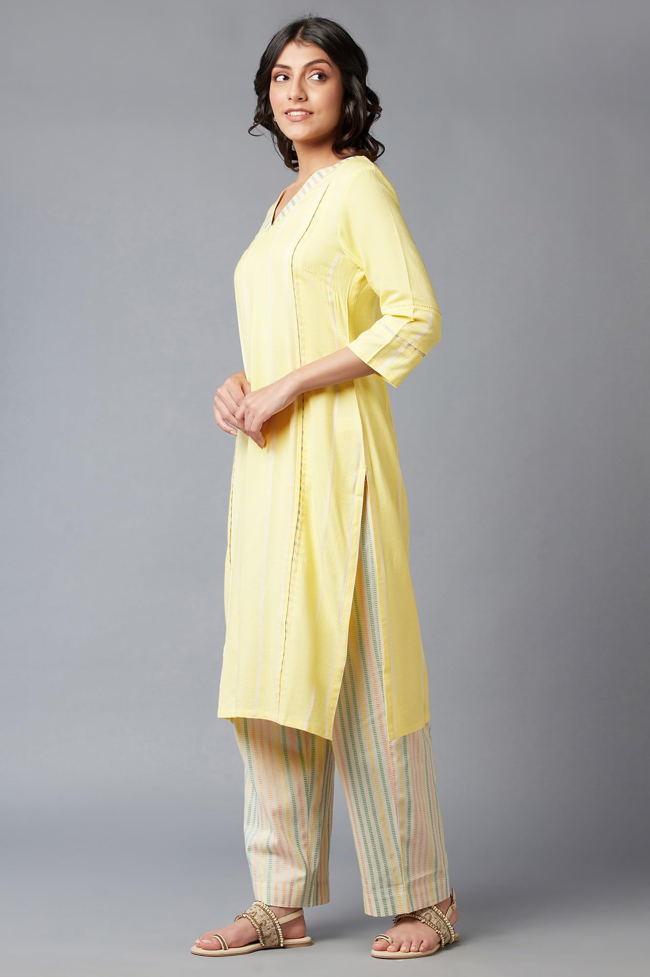 W For Woman Women Viscose V-Neck Kurta With Princess Seam Inserts
