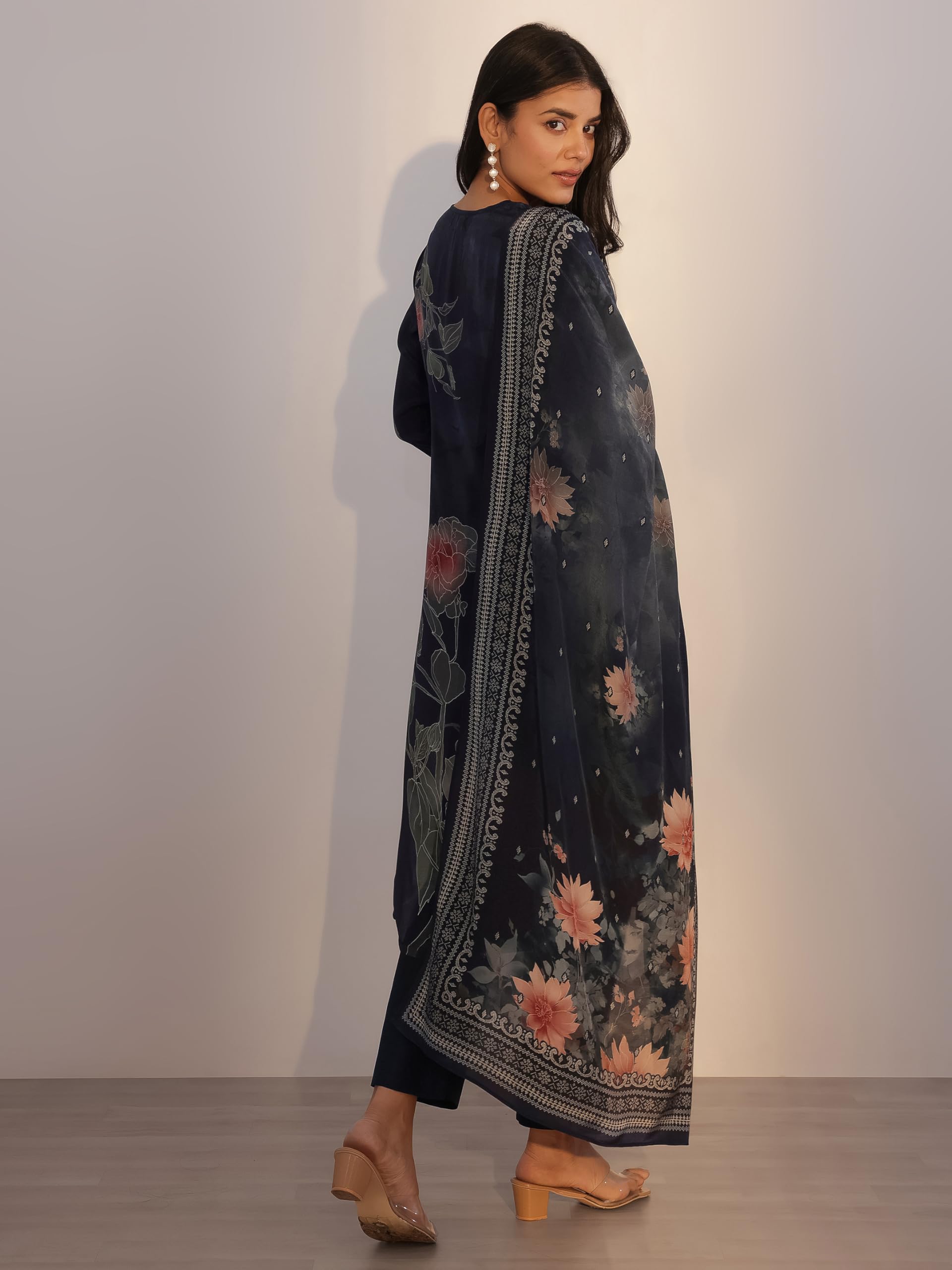 Libas WomenS Silk Blend Kurta Set (400292