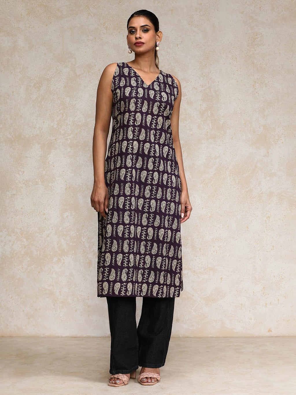 Varanga Women Paisley Printed V Neck Sleeveless Kurta Purple