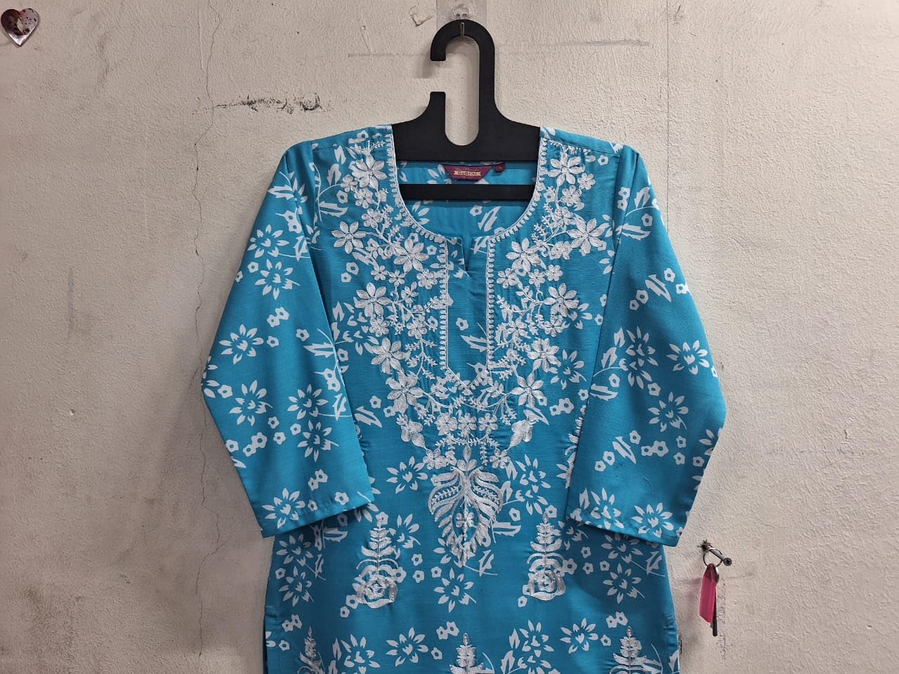 Gosriki Women'S Cotton Blend Floral Straight Kurti