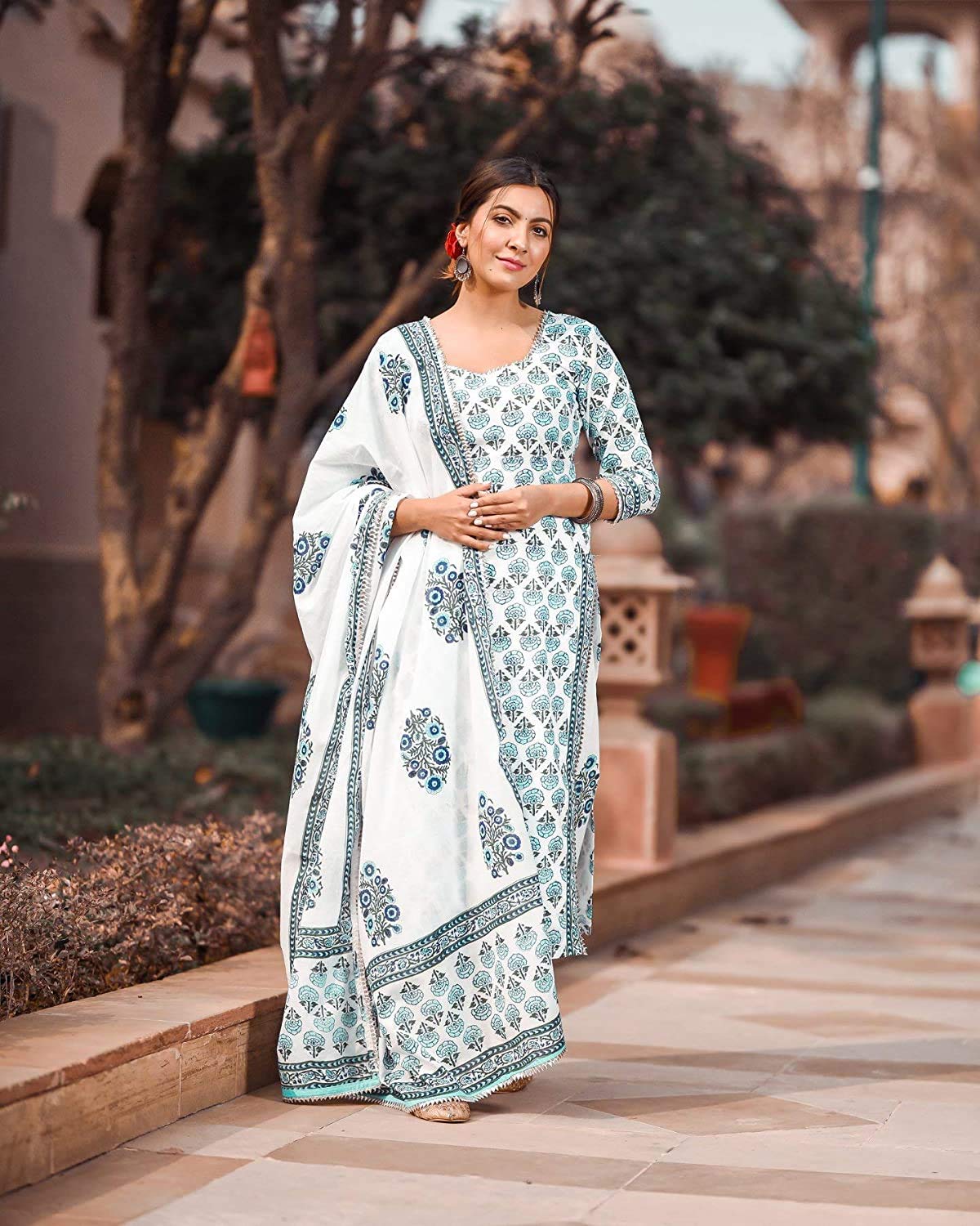 Gosriki Women'S Cotton Blend Traditional Straight Printed Kurta With Pant Set (Jaipuri White_Gs)