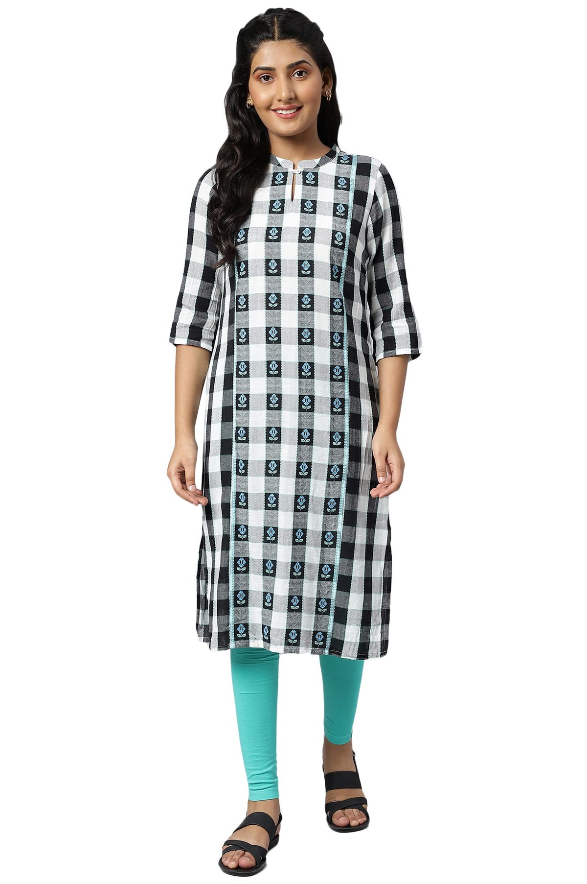Aurelia Women White Dobby Geometric Yarn Dyed Straight Kurta_22AUA13347-702573_XS