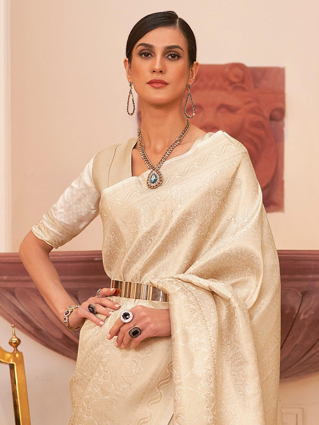 Madhuhansh WomenS Pure Kanjivaram Silk Saree With Unstitched Blouse Piece Soft Silk Fabric Jacquard And Zari Woven Stylish Sari