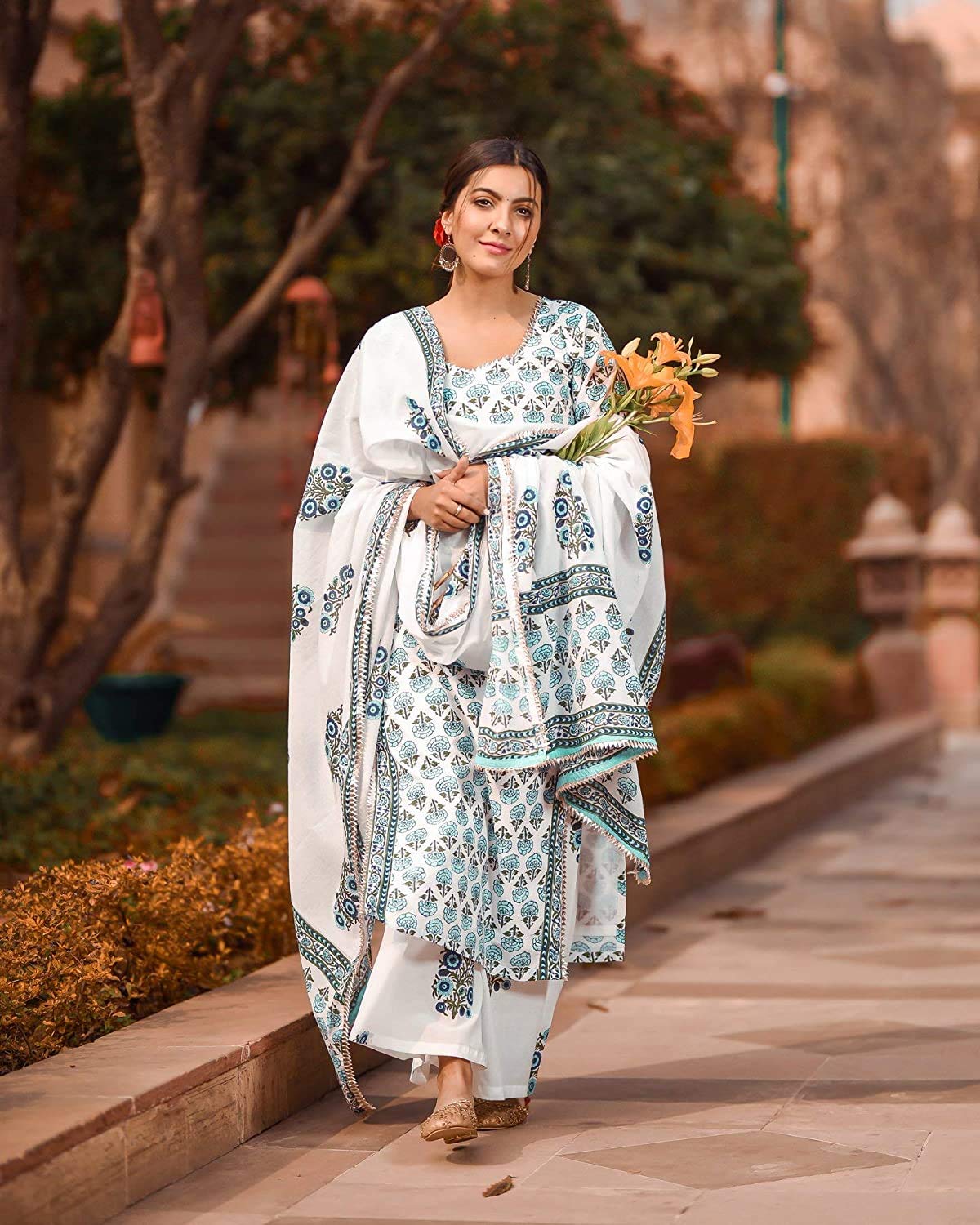 Gosriki Women'S Cotton Blend Traditional Straight Printed Kurta With Pant Set (Jaipuri White_Gs)