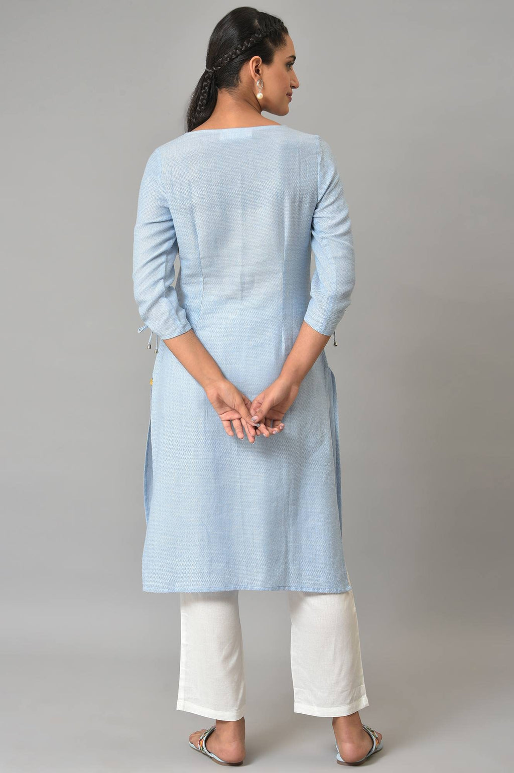 Blue Cotton Round Neck Embroidered Kurta