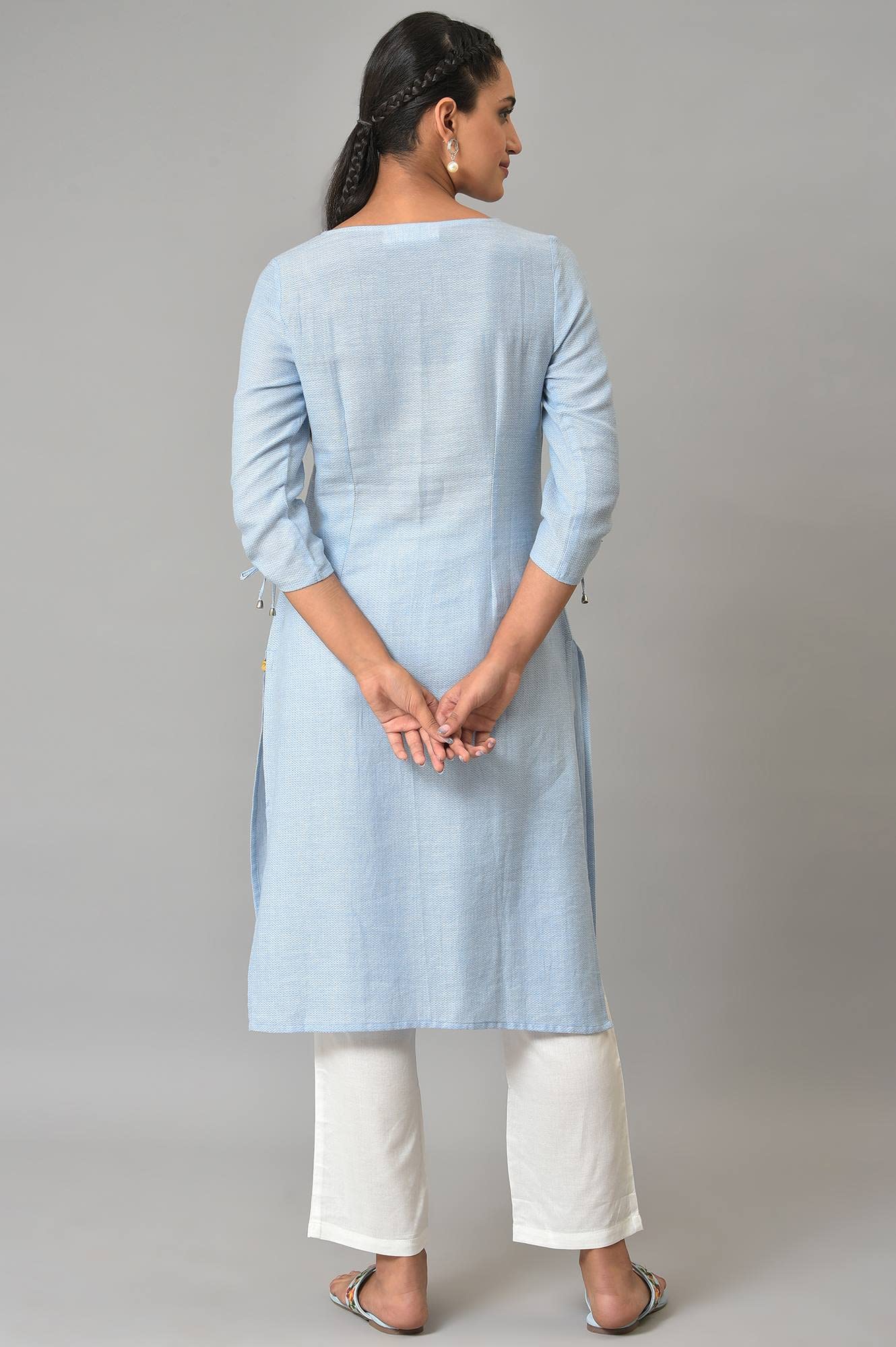 Blue Cotton Round Neck Embroidered Kurta