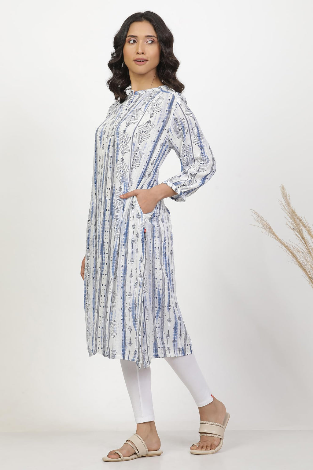 W For Woman White And Blue Printed Kurta And Pants Set