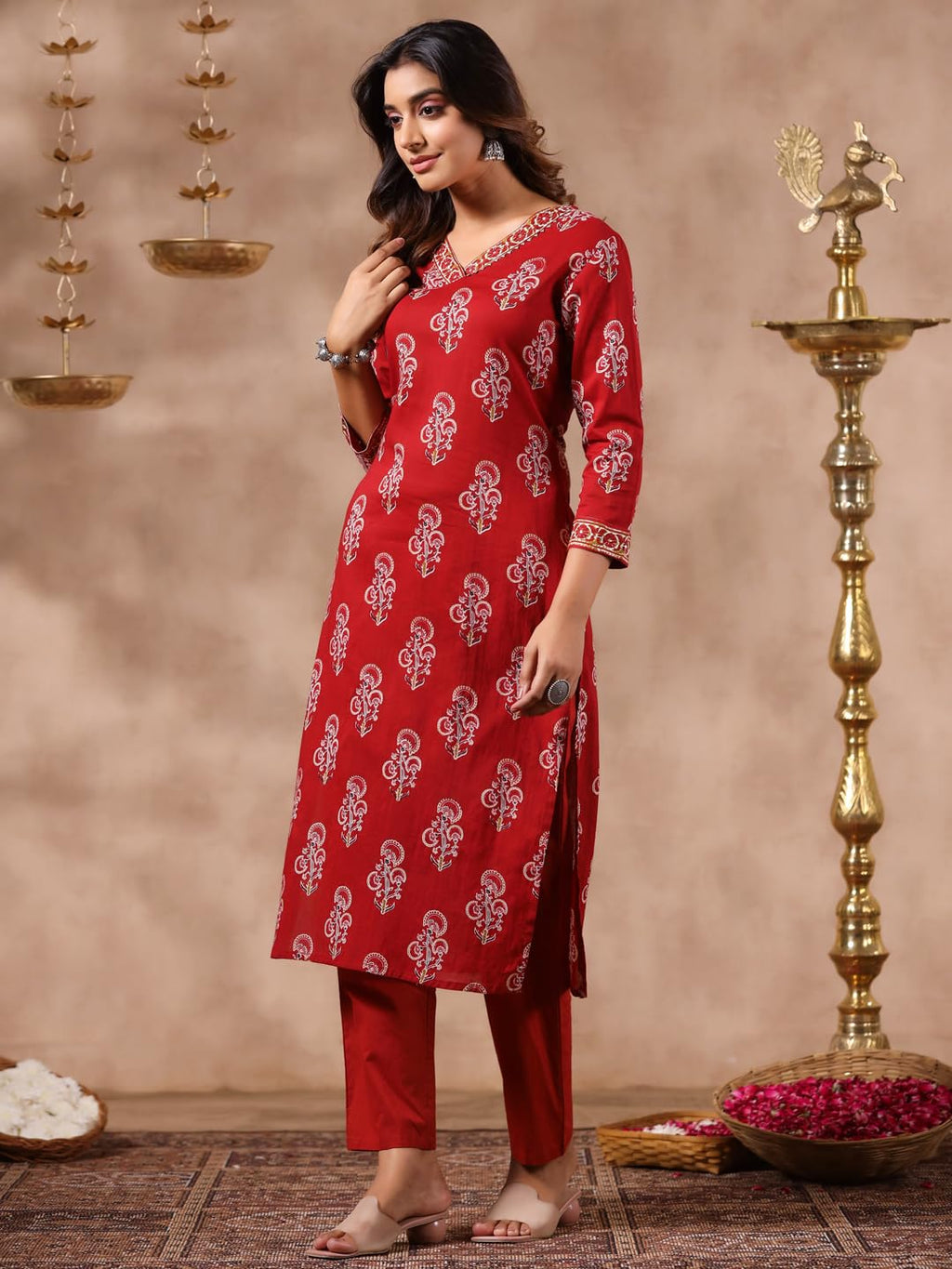 Anubhutee Women'S Maroon Ethnic Motifs V-Neck Straight Kurta…