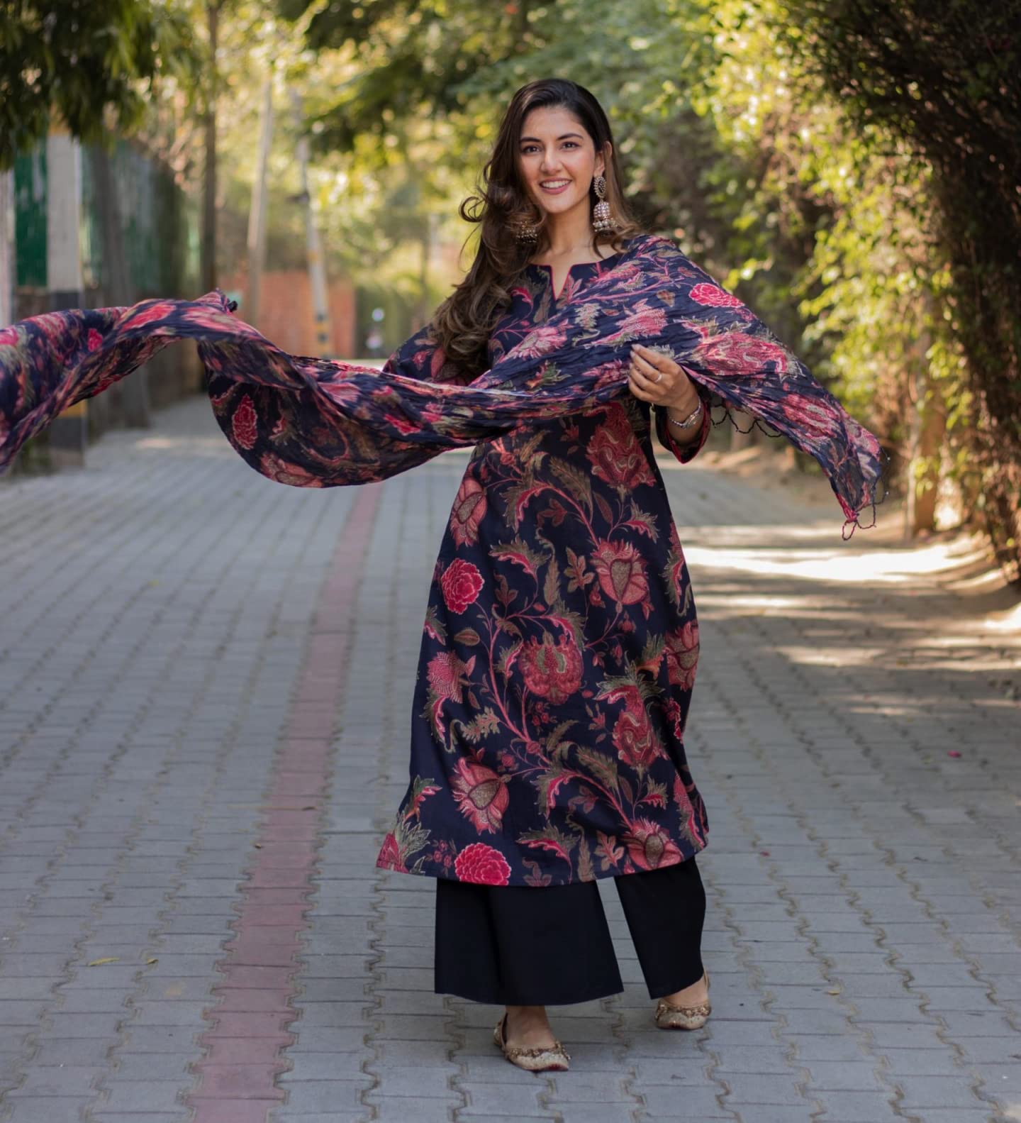 Gosriki Women'S Cotton Blend Floral Printed Straight Kurta With Palazzos & Dupatta (Japa-Gs)