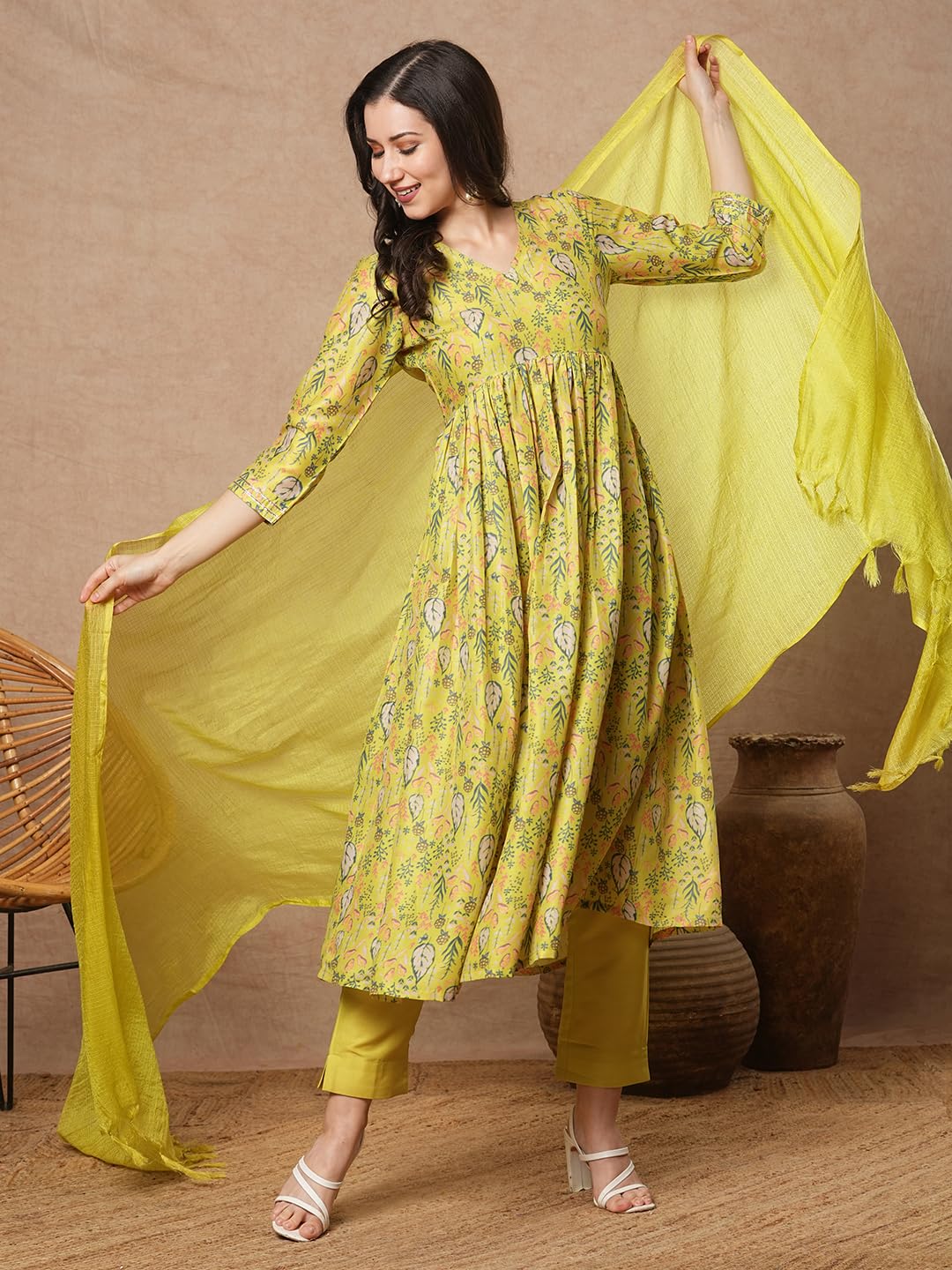 ANNI DESIGNER Women s Regular Floral Rayon Kurta with Pants and Dupatta, Green, 36