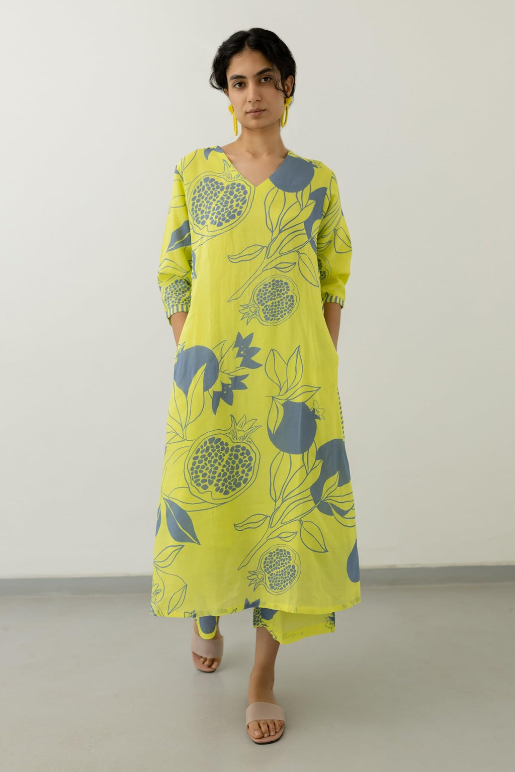 ANNI DESIGNER Womens Rayon Blend Straight Printed Kurta with Palazzo (ANAAR-Green-NV_S_Green_Small)