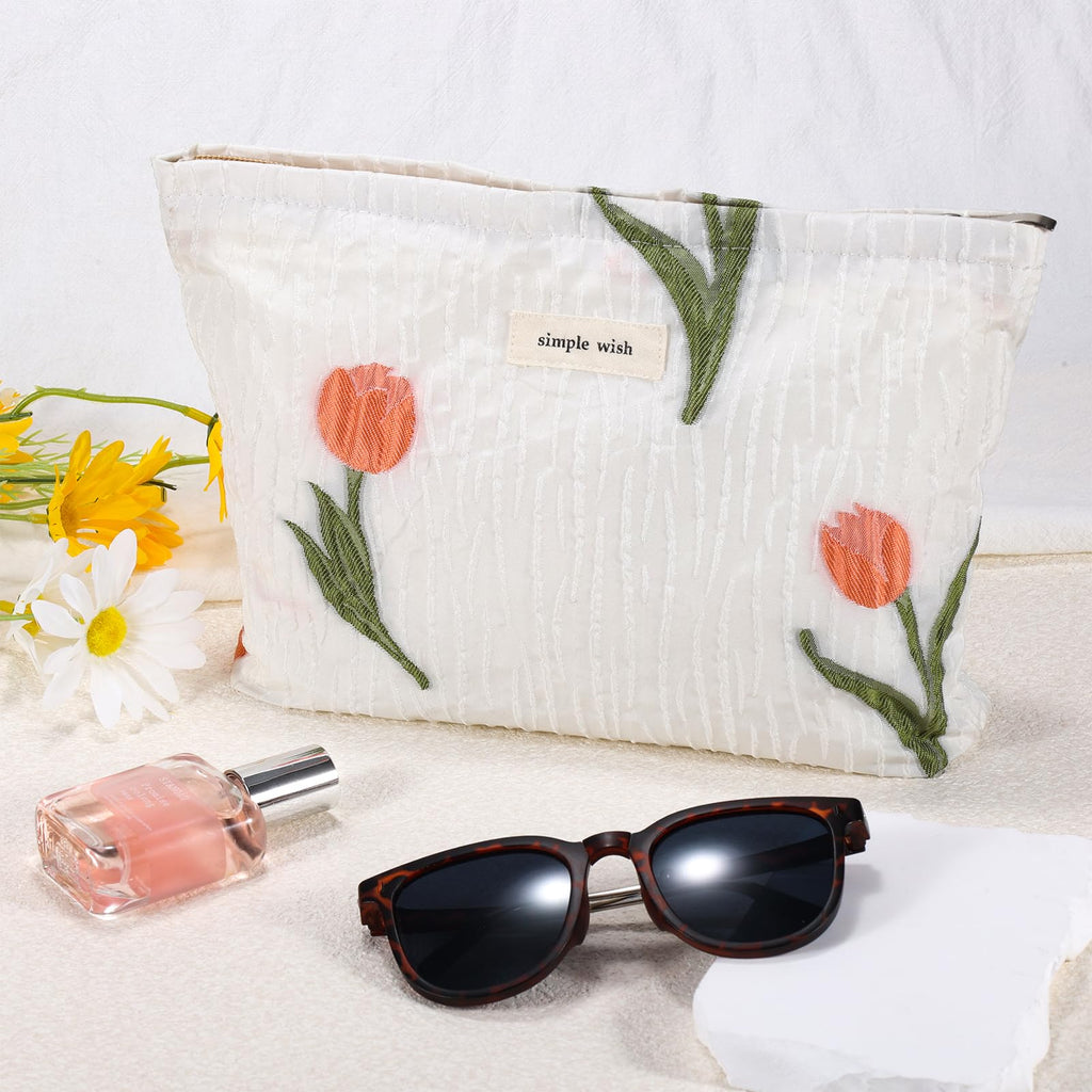 ZLFSRQ Tulip Makeup Bag for Women Floral Makeup Pouch for Purse Zipper Cosmetic Bag Large Capacity Quilted Canvas Cute Aesthetic