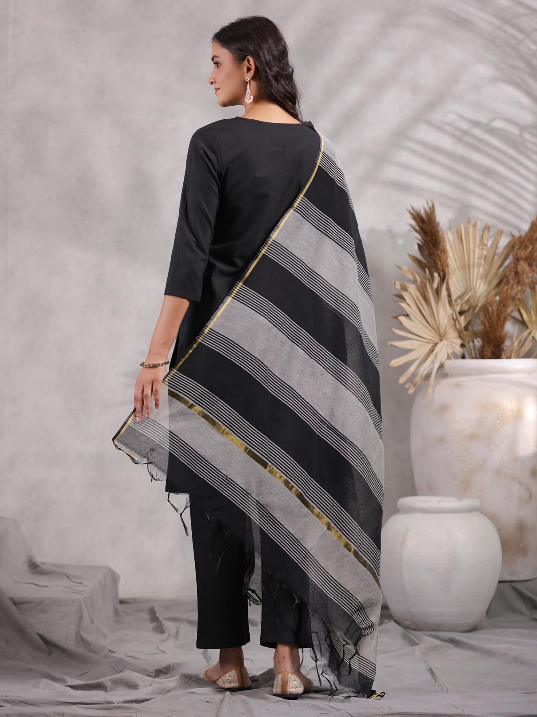 Anubhutee Women'S Black Ethnic Motifs Straight Kurta Withtrousers & Dupatta