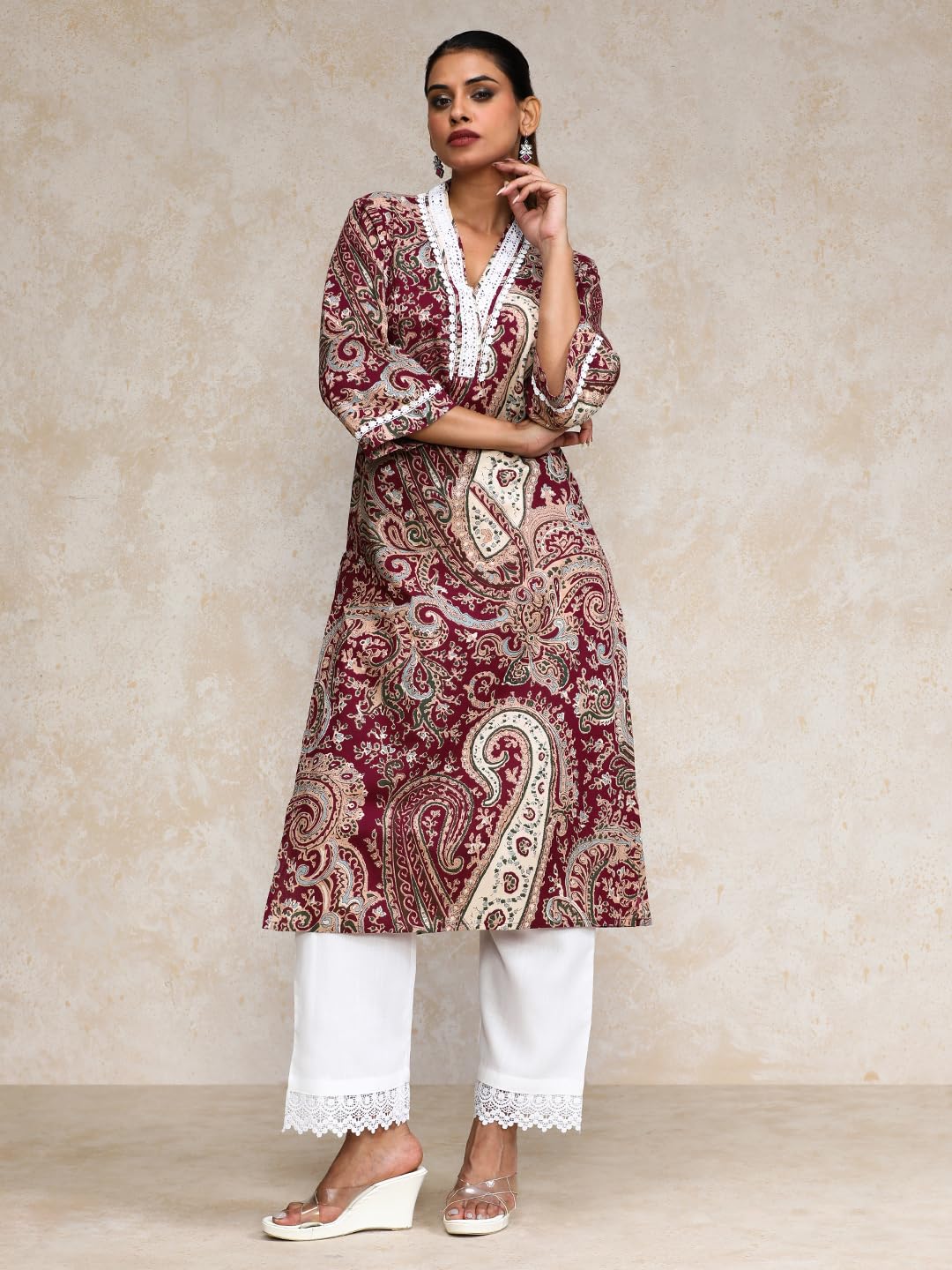 Varanga Women Paisley Printed Three Quarter Sleeve Kurta