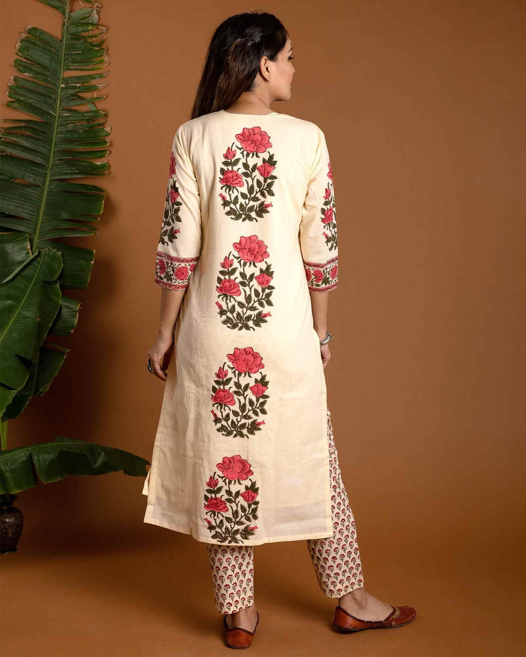 ANNI DESIGNER Womens Rayon Blend Floral Straight Kurta with Pant & Dupatta (Actual-Cream Small)