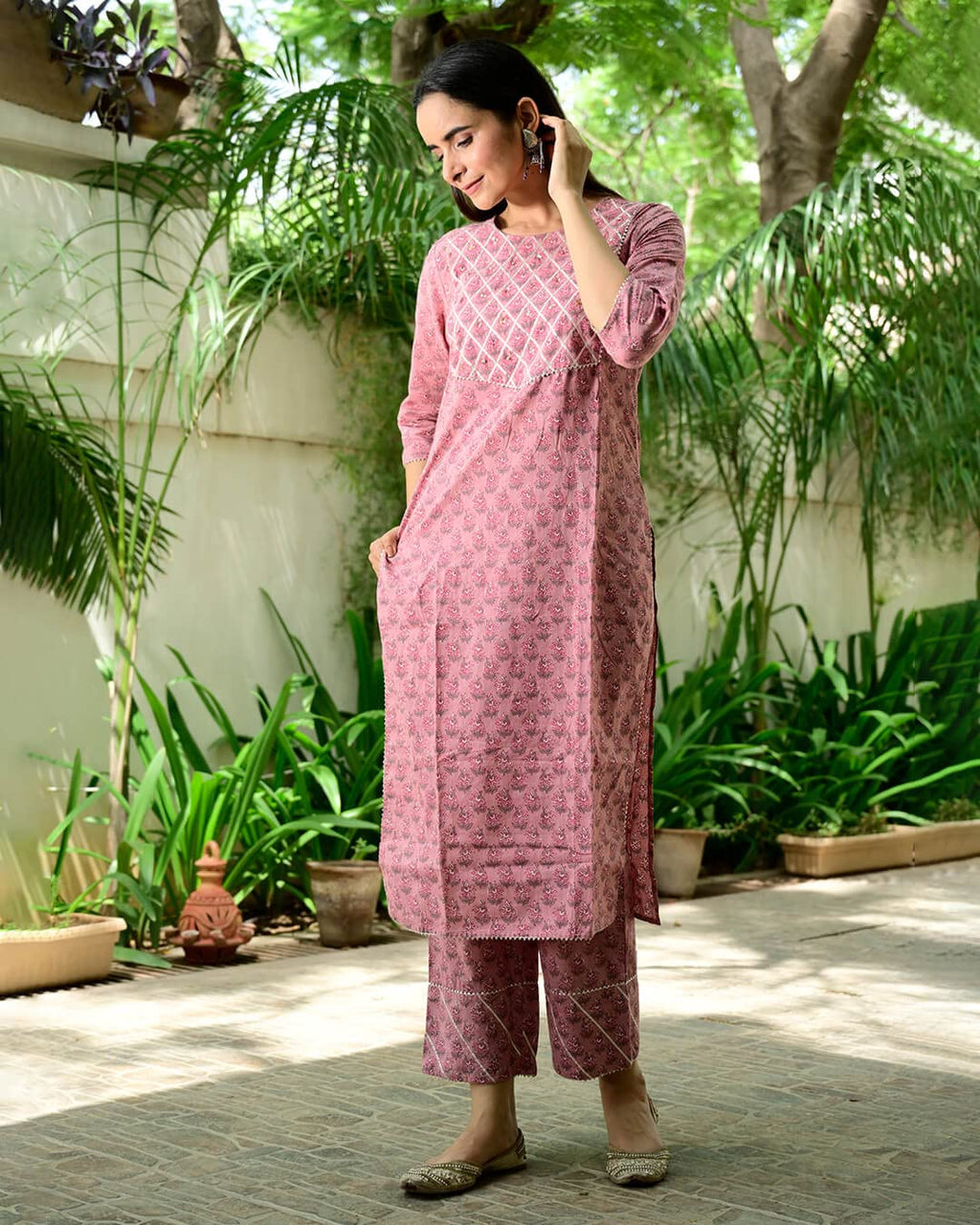 Gosriki Women'S Cotton Blend Stright Kurta With Pant